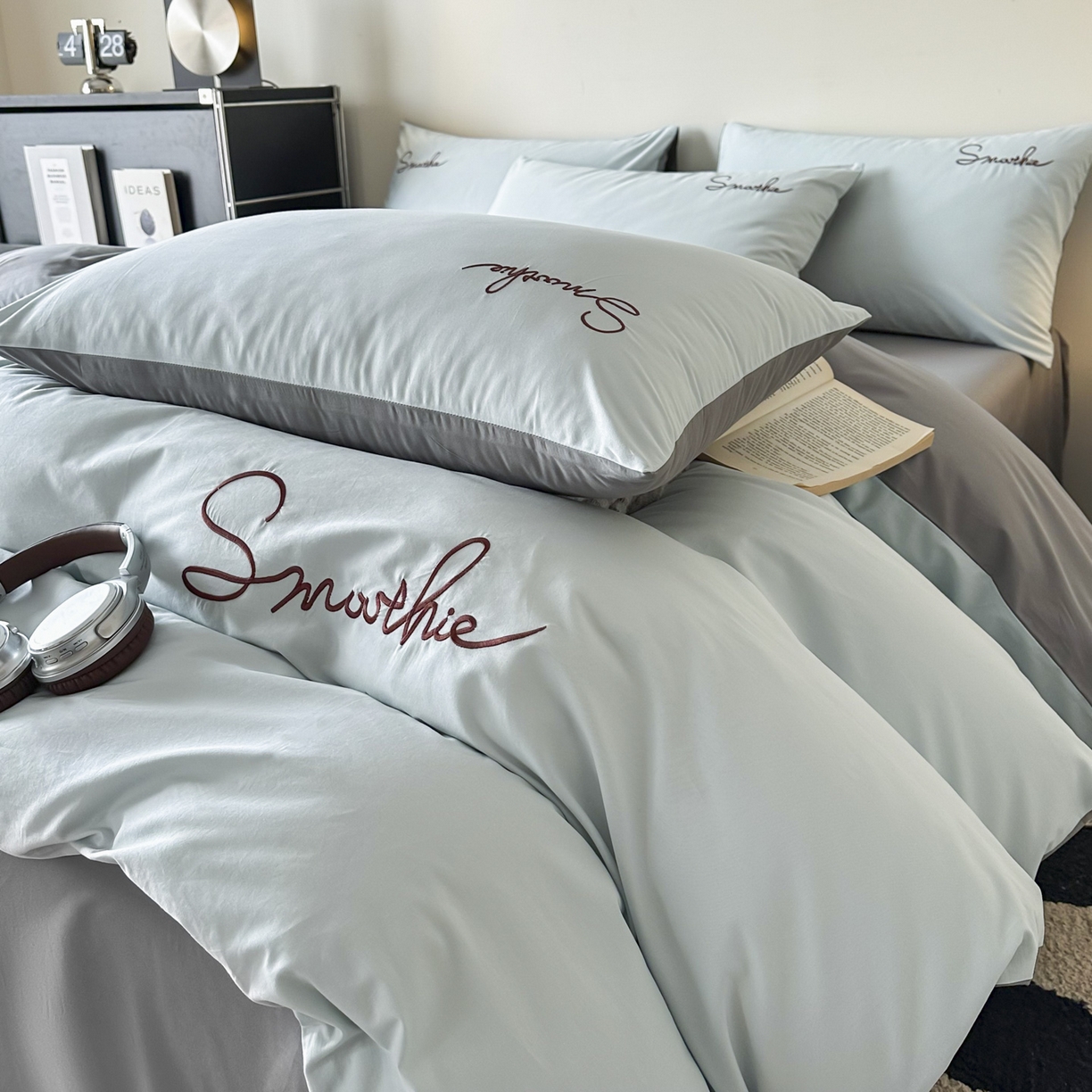 91家纺网 家纺一手货源 找家纺 ab家纺 2026新款刺绣双拼40支全棉水洗四件套 天蓝深灰