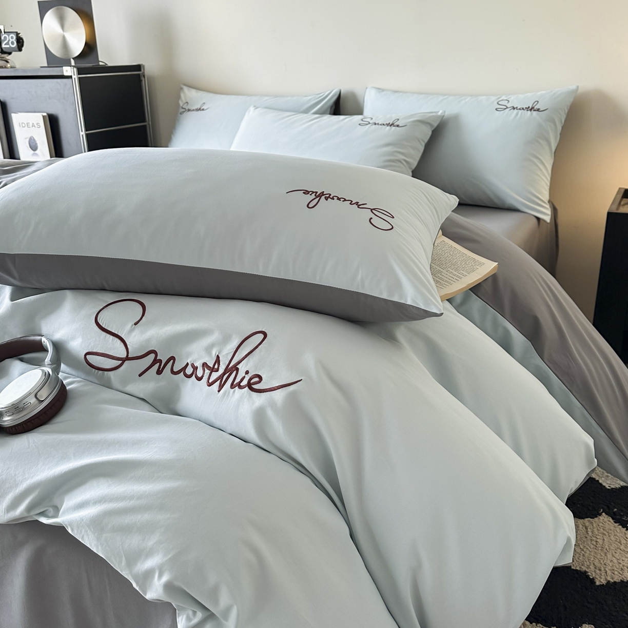 91家纺网 家纺一手货源 找家纺 ab家纺 2026新款刺绣双拼40支全棉水洗四件套 天蓝深灰