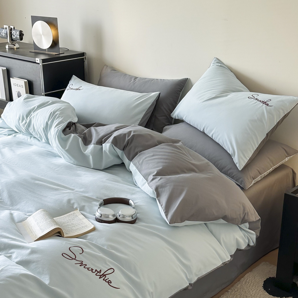 91家纺网 家纺一手货源 找家纺 ab家纺 2026新款刺绣双拼40支全棉水洗四件套 天蓝深灰