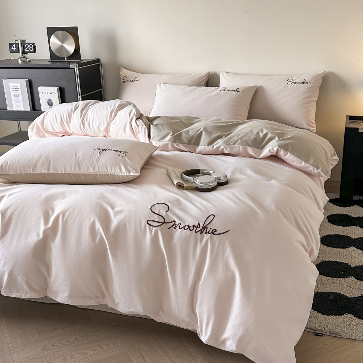 91家纺网 家纺一手货源 找家纺 ab家纺 2026新款刺绣双拼40支全棉水洗四件套 微粉卡其