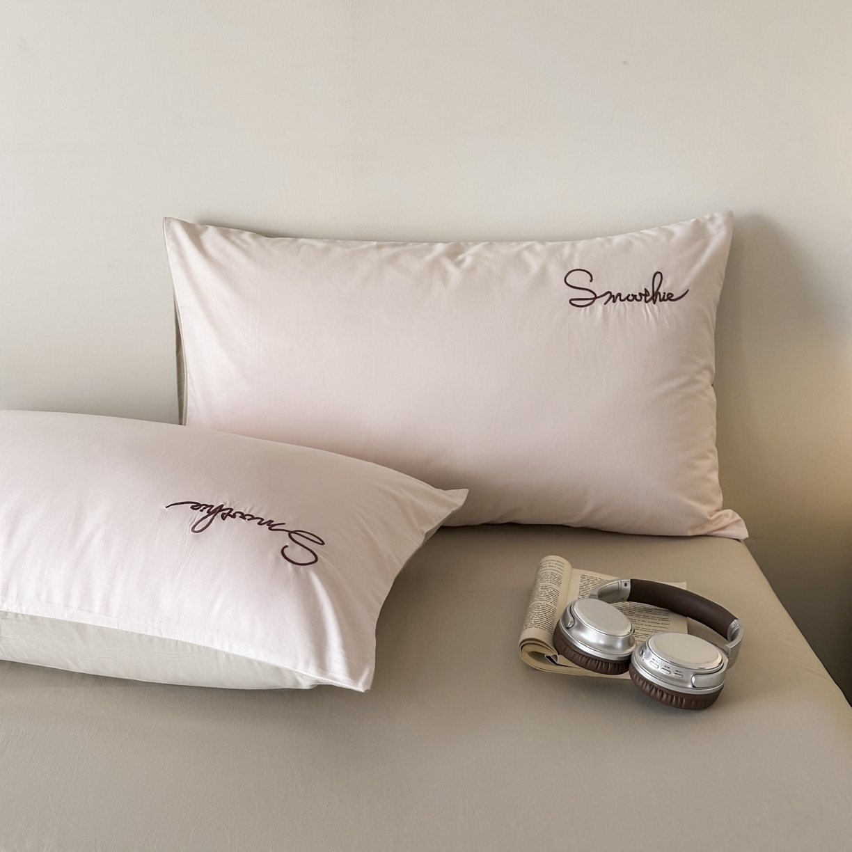 91家纺网 家纺一手货源 找家纺 ab家纺 2026新款刺绣双拼40支全棉水洗四件套 微粉卡其