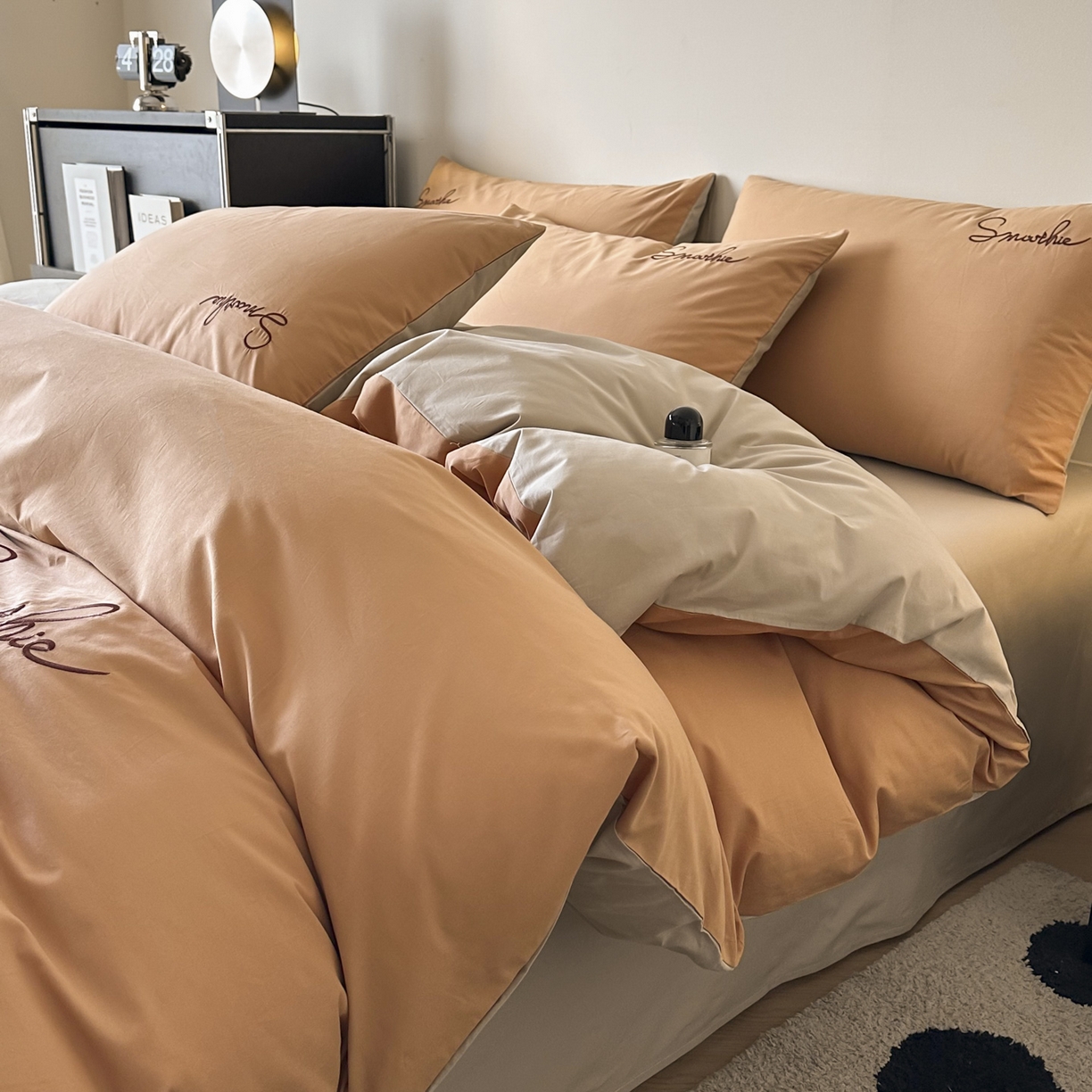 91家纺网 家纺一手货源 找家纺 ab家纺 2026新款刺绣双拼40支全棉水洗四件套 西柚卡其