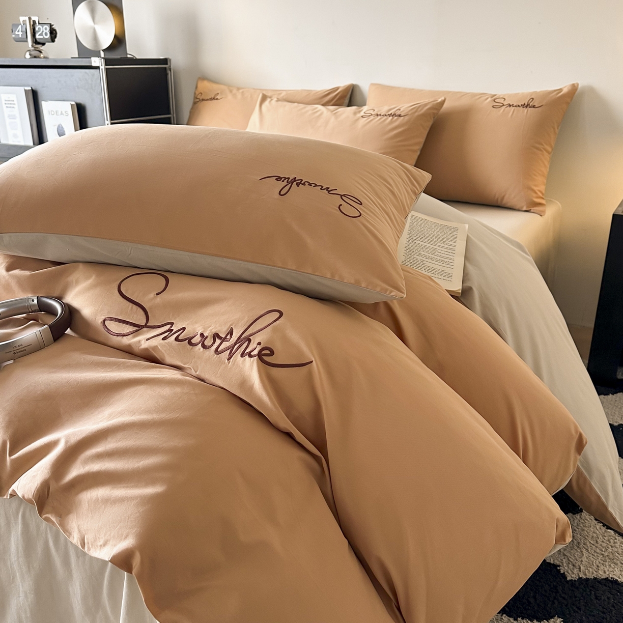 91家纺网 家纺一手货源 找家纺 ab家纺 2026新款刺绣双拼40支全棉水洗四件套 西柚卡其