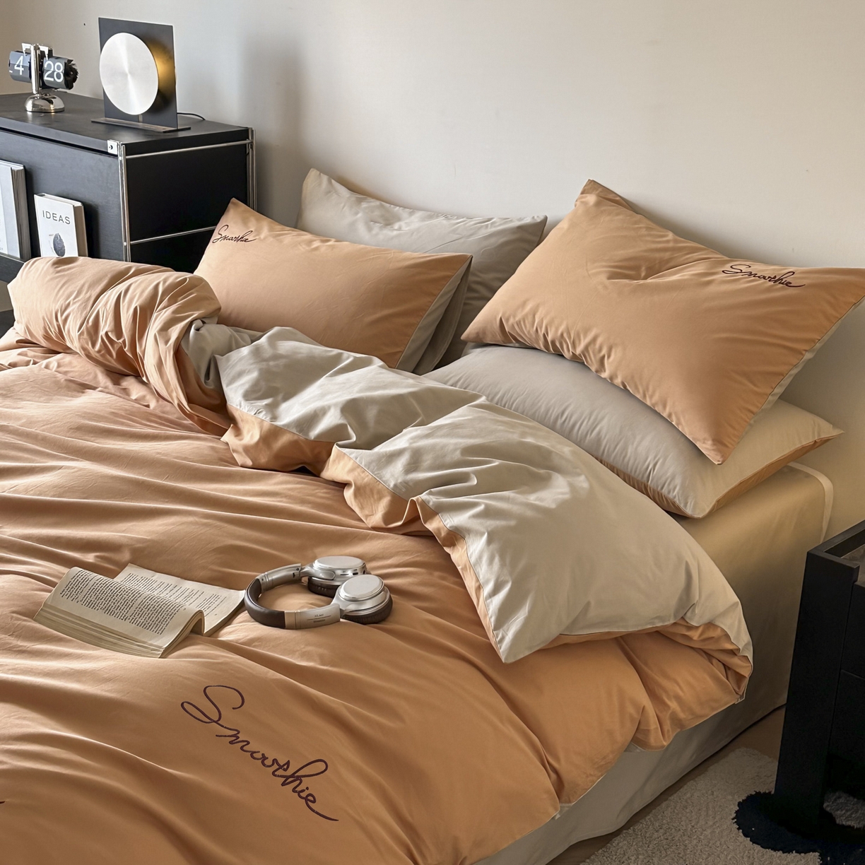 91家纺网 家纺一手货源 找家纺 ab家纺 2026新款刺绣双拼40支全棉水洗四件套 西柚卡其