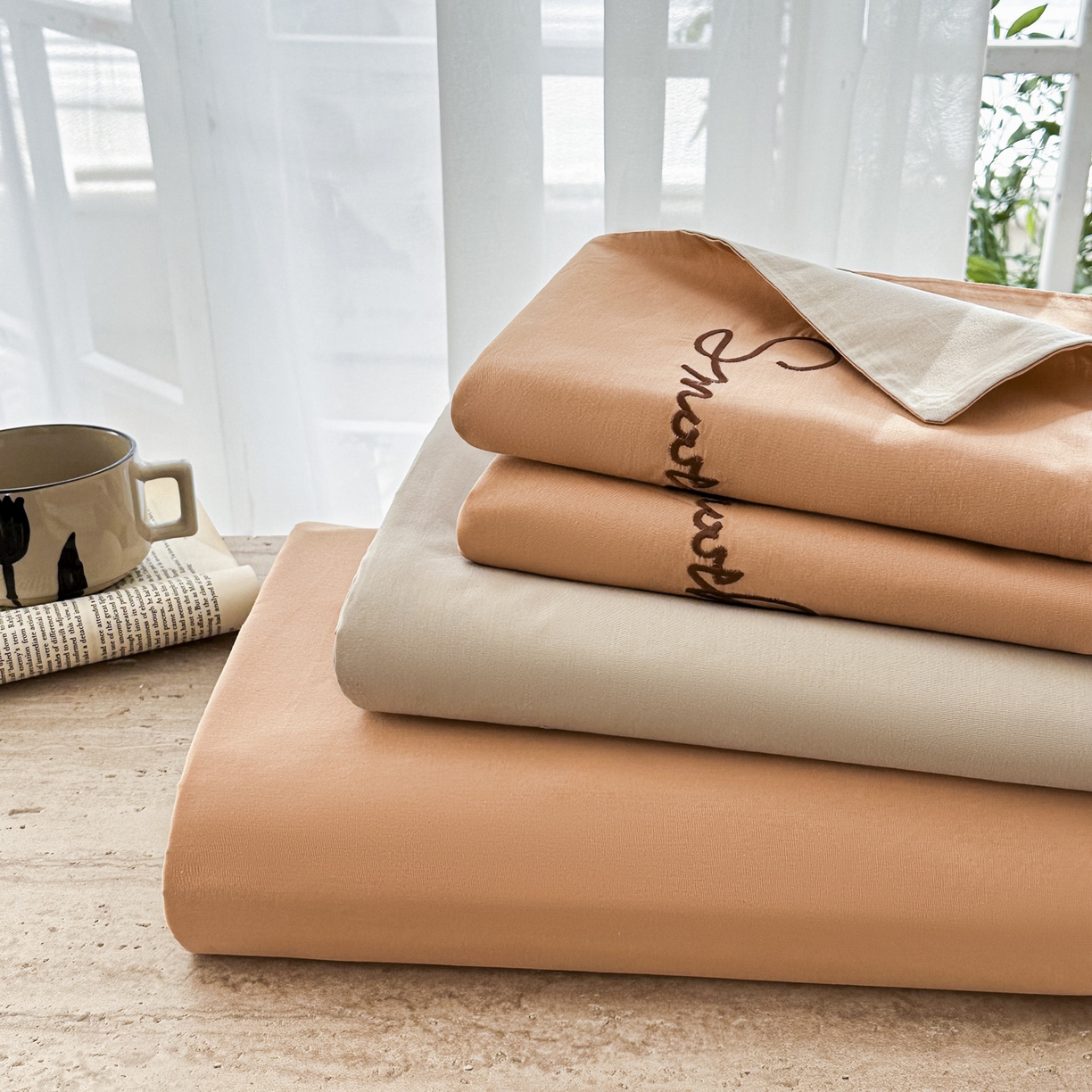 91家纺网 家纺一手货源 找家纺 ab家纺 2026新款刺绣双拼40支全棉水洗四件套 西柚卡其