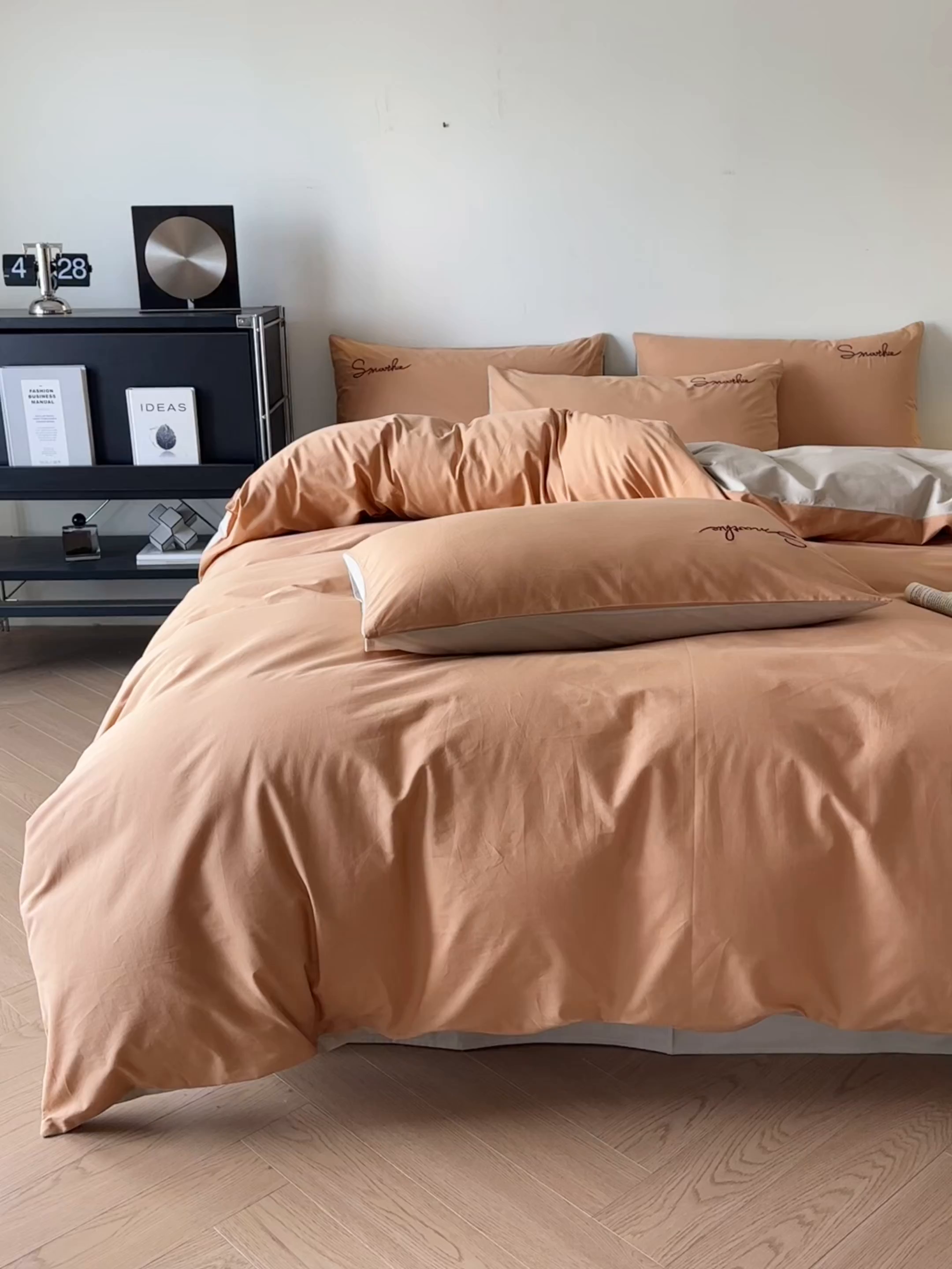 91家纺网 家纺一手货源 找家纺 ab家纺 2026新款刺绣双拼40支全棉水洗四件套 西柚卡其