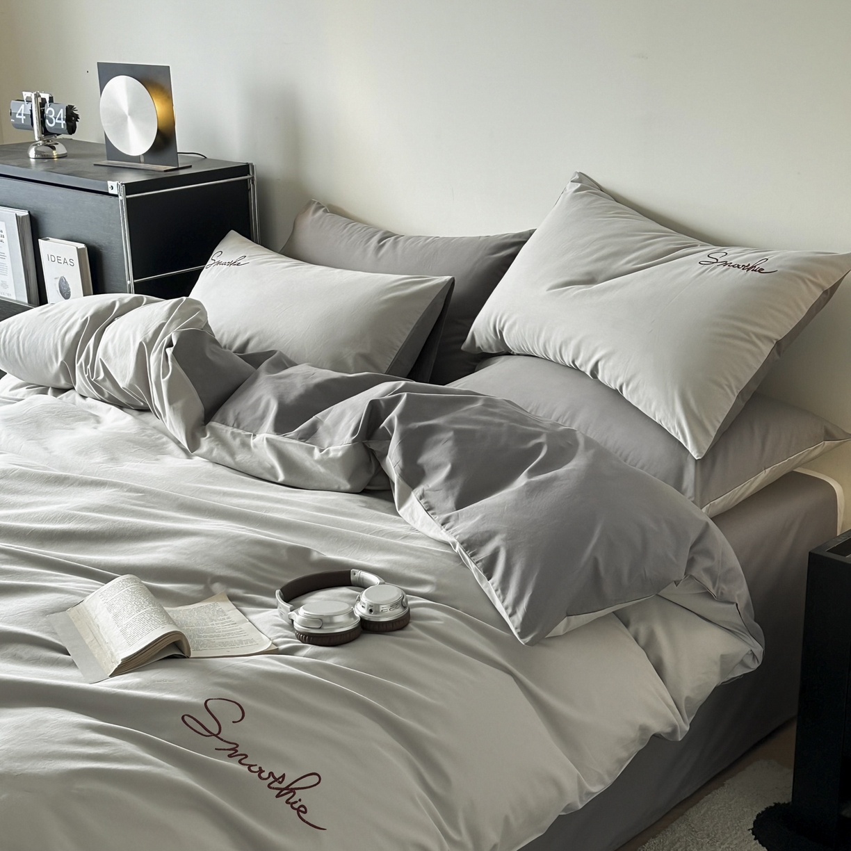 91家纺网 家纺一手货源 找家纺 ab家纺 2026新款刺绣双拼40支全棉水洗四件套 烟灰深灰