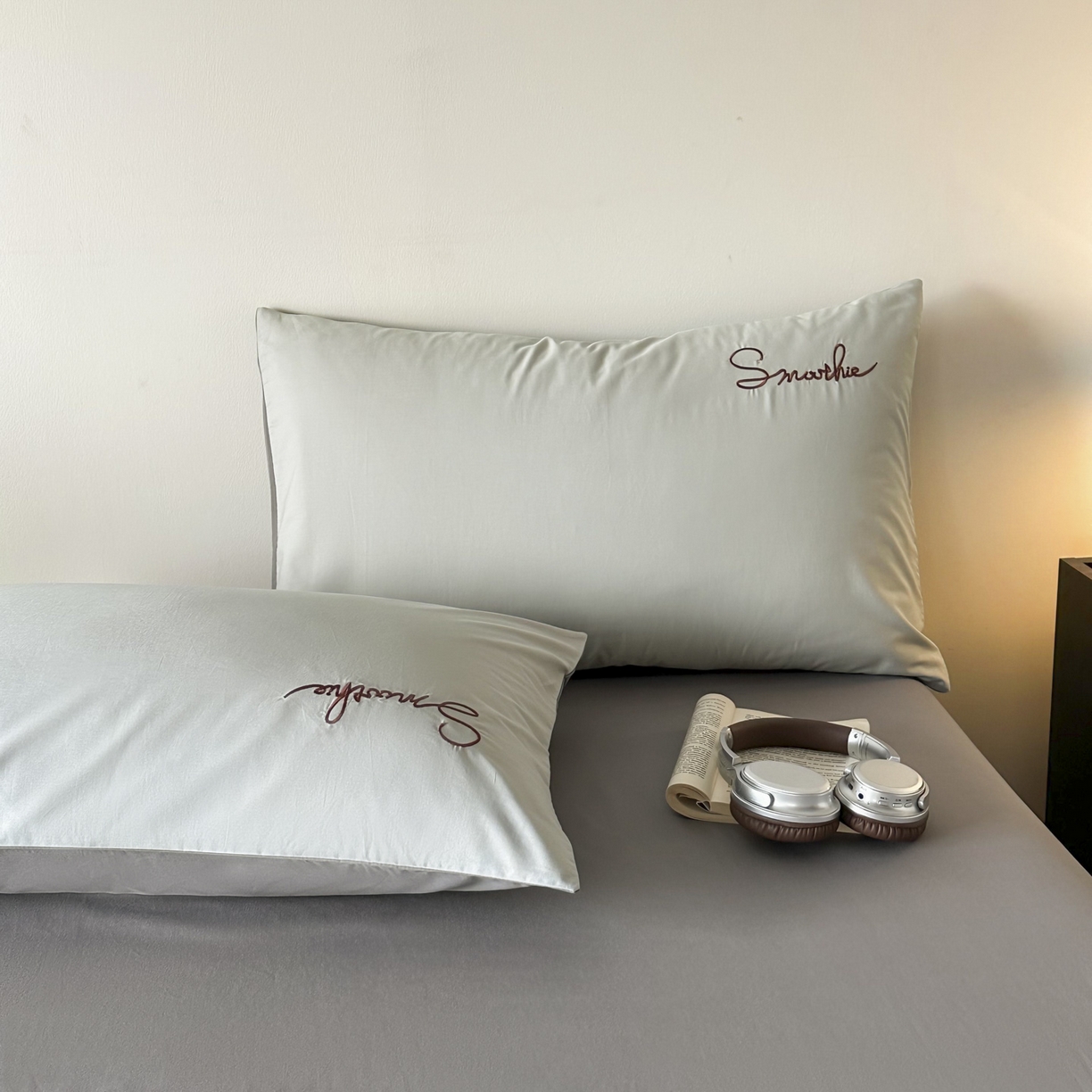 91家纺网 家纺一手货源 找家纺 ab家纺 2026新款刺绣双拼40支全棉水洗四件套 烟灰深灰