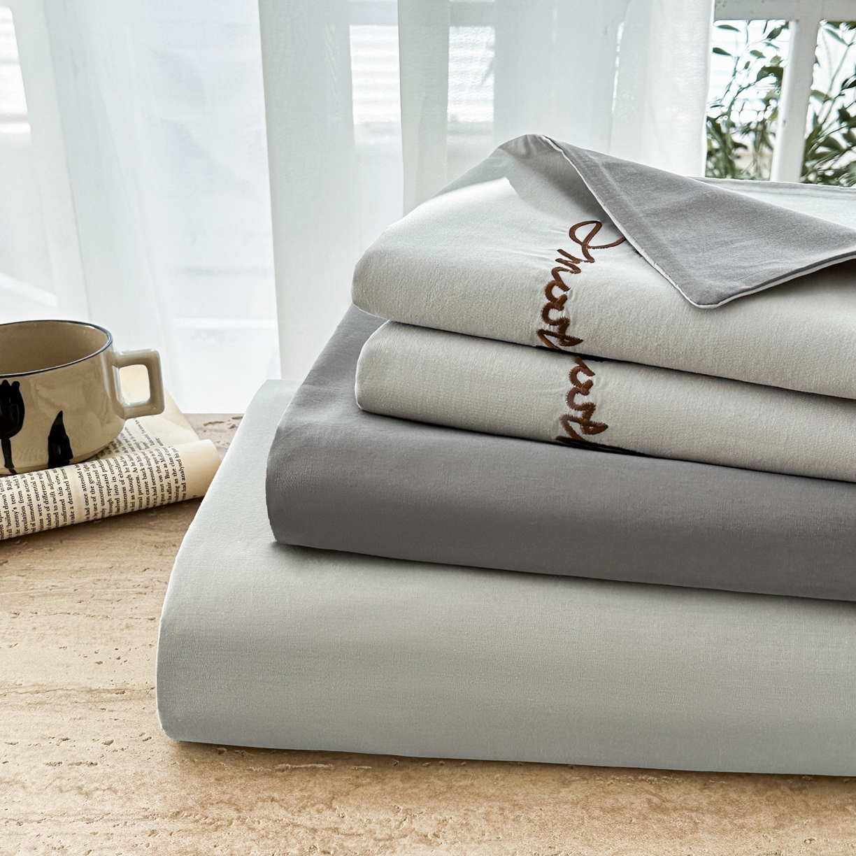 91家纺网 家纺一手货源 找家纺 ab家纺 2026新款刺绣双拼40支全棉水洗四件套 烟灰深灰