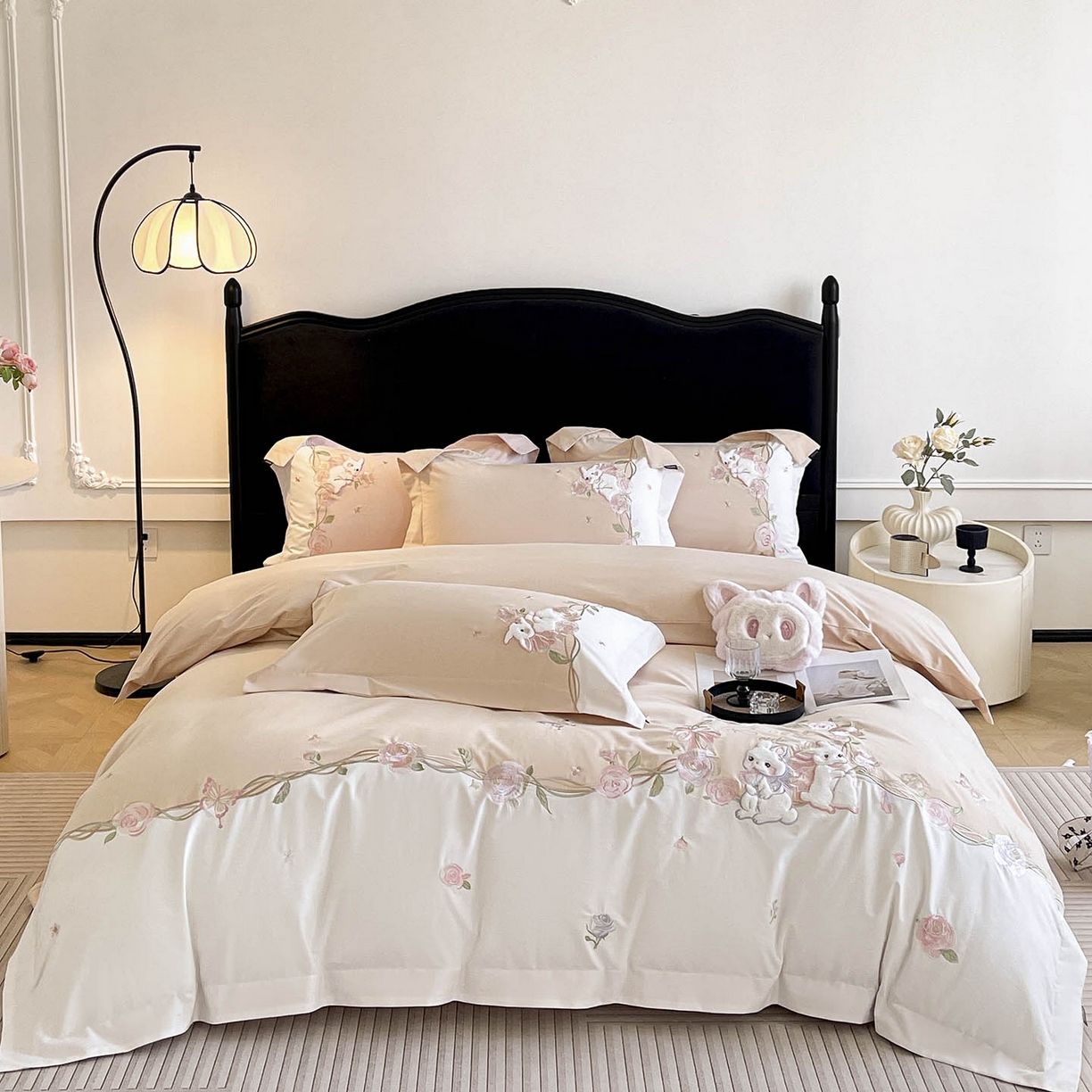 91家纺网 家纺一手货源 找家纺 爱妮菲家纺 2026爆款新品少女心A类100支长绒棉纯棉四件套全棉刺绣兔子被套床单床笠公主风 月汐兔-柔杏