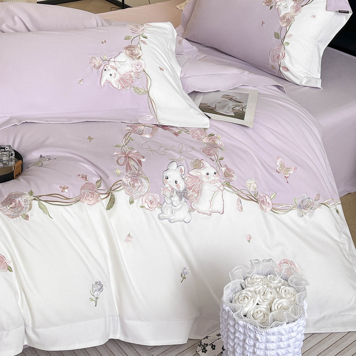 91家纺网 家纺一手货源 找家纺 爱妮菲家纺 2026爆款新品少女心A类100支长绒棉纯棉四件套全棉刺绣兔子被套床单床笠公主风 月汐兔-黛紫