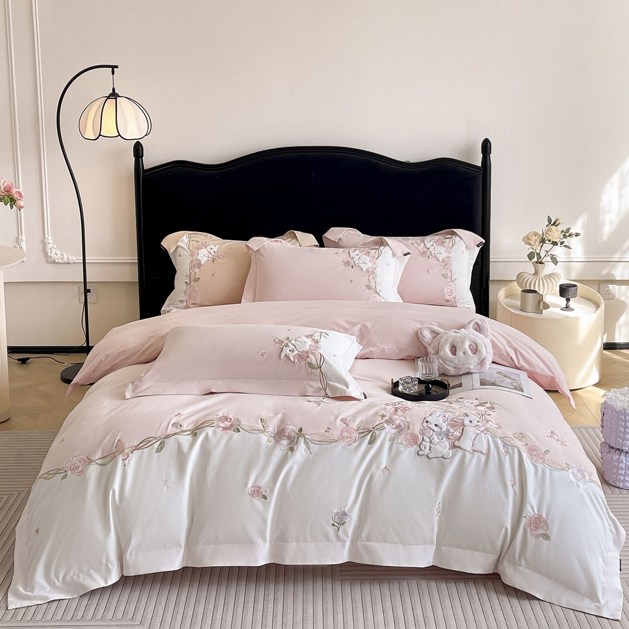 91家纺网 家纺一手货源 找家纺 爱妮菲家纺 2026爆款新品少女心A类100支长绒棉纯棉四件套全棉刺绣兔子被套床单床笠公主风 月汐兔-颜粉