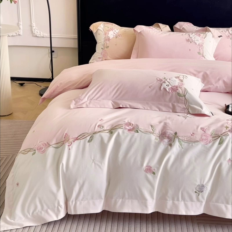 91家纺网 家纺一手货源 找家纺 爱妮菲家纺 2026爆款新品少女心A类100支长绒棉纯棉四件套全棉刺绣兔子被套床单床笠公主风 月汐兔-颜粉