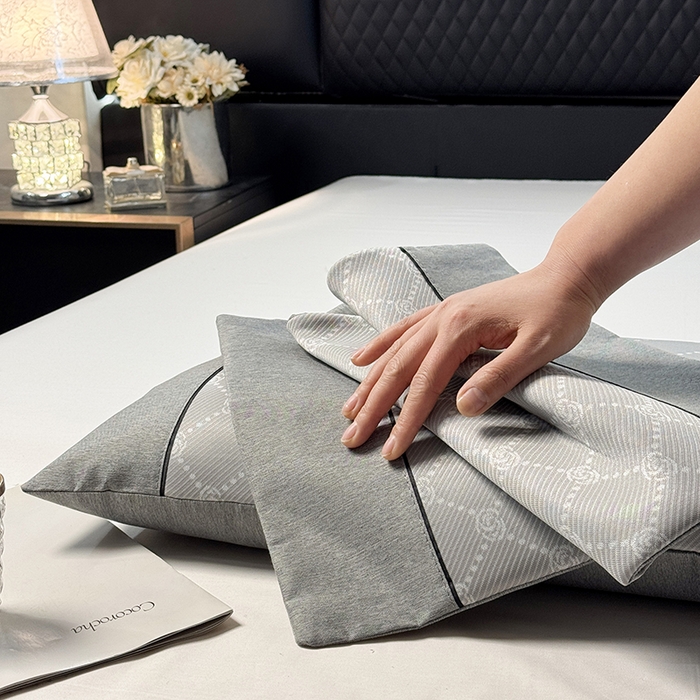 91家纺网 家纺一手货源 找家纺 小牛席业 2026春夏新款小玫瑰夏凉枕系列枕头枕芯（枕套+枕芯） 小玫瑰夏凉枕-灰色