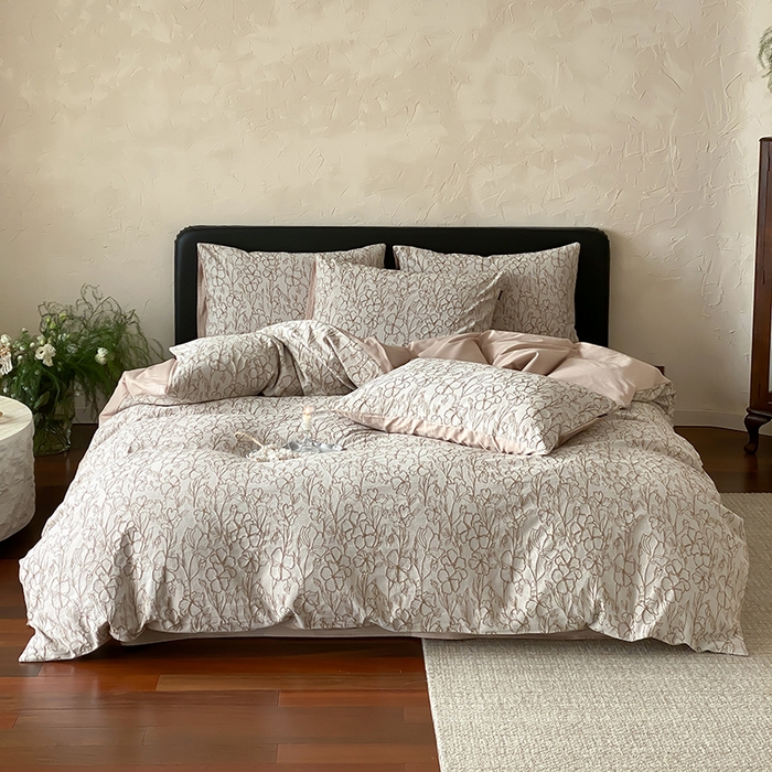 91家纺网 家纺一手货源 找家纺 宜代光年 2026新款全棉厚织色织大提花四件套系列 滴落游花