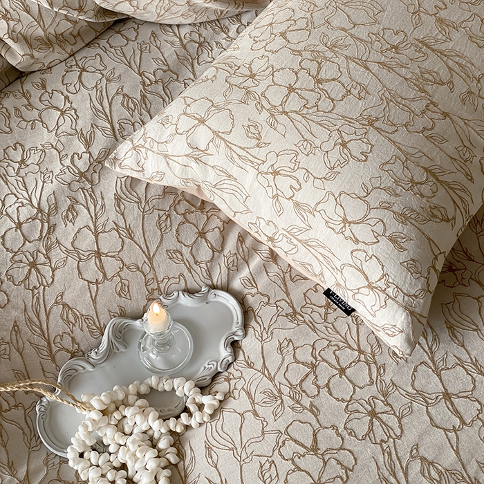 91家纺网 家纺一手货源 找家纺 宜代光年 2026新款全棉厚织色织大提花四件套系列 滴落游花