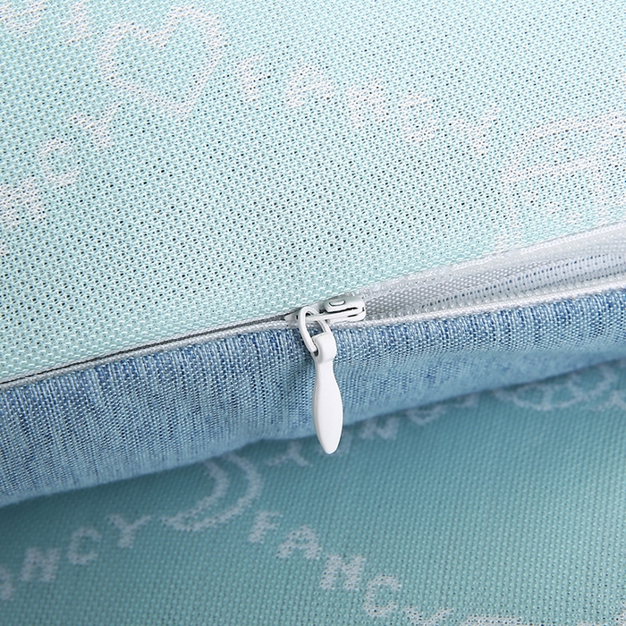 91家纺网 家纺一手货源 找家纺 小牛席业 2026春夏新款月亮爱心-凉感冰丝夏凉枕系列枕头枕芯 月亮爱心夏凉枕-湖蓝