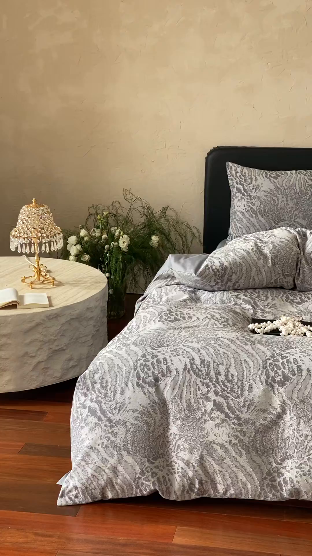 91家纺网 家纺一手货源 找家纺 宜代光年 2026新款全棉厚织色织大提花四件套系列 怀澈