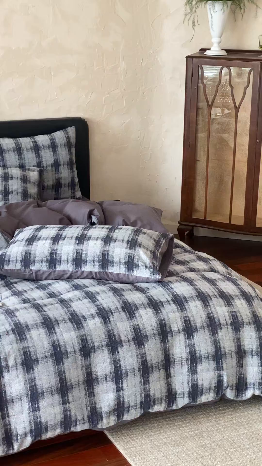 91家纺网 家纺一手货源 找家纺 宜代光年 2026新款全棉厚织色织大提花四件套系列 格格