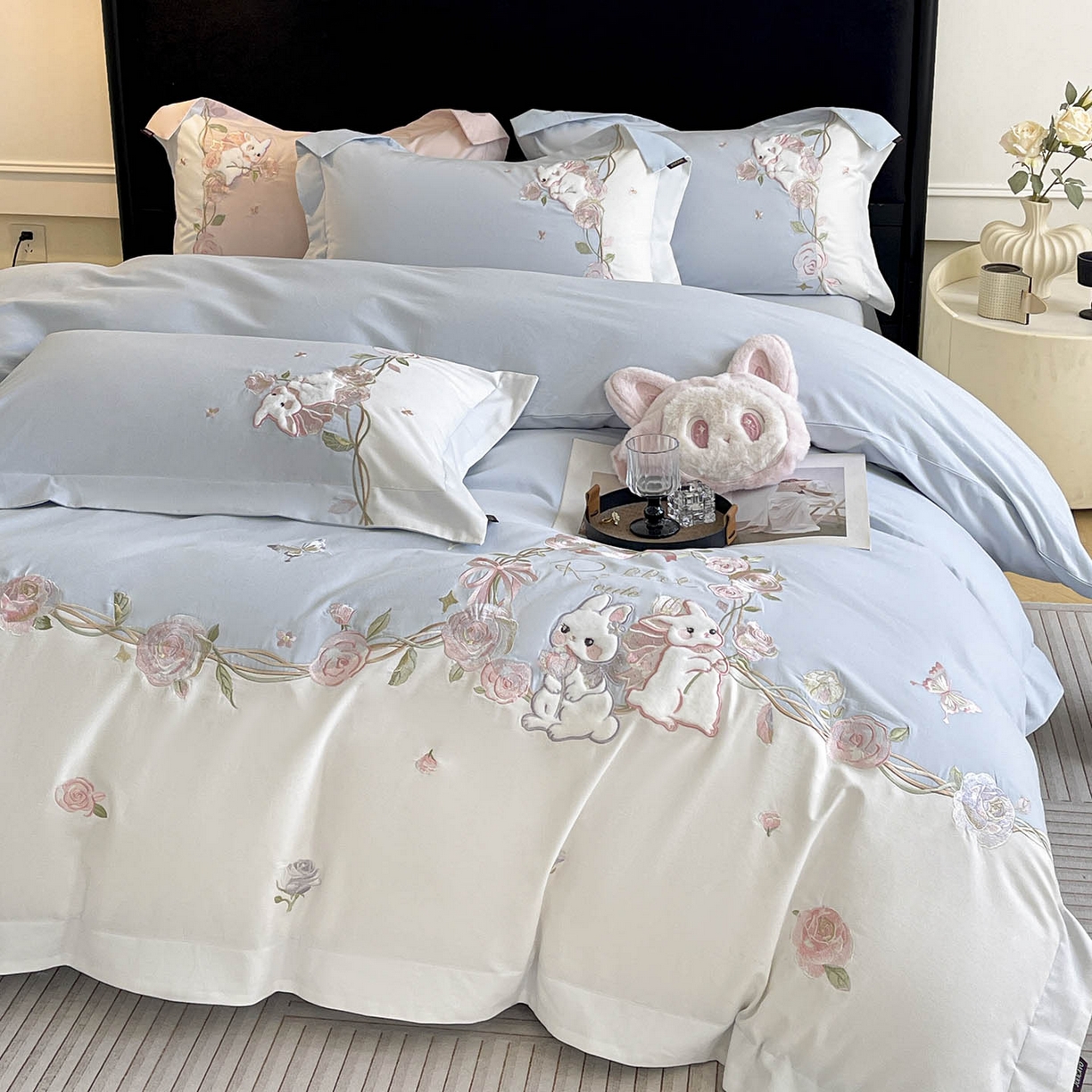 91家纺网 家纺一手货源 找家纺 乔利卡沃 2026爆款新品少女心A类100支长绒棉纯棉四件套全棉刺绣兔子被套床单床笠公主风 月汐兔-慕蓝