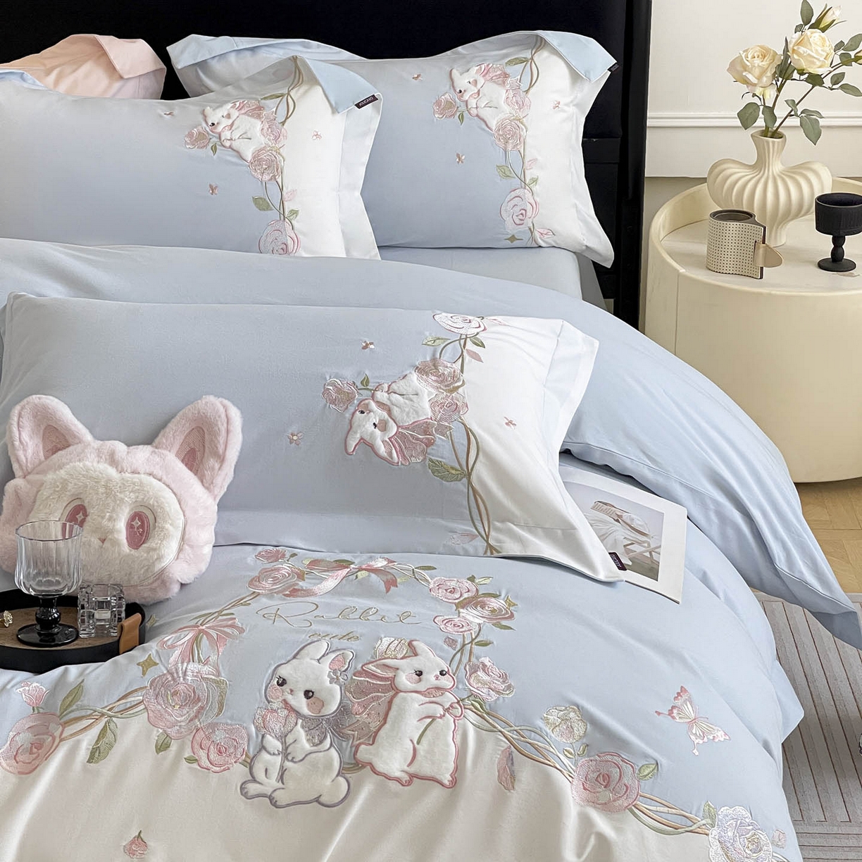91家纺网 家纺一手货源 找家纺 乔利卡沃 2026爆款新品少女心A类100支长绒棉纯棉四件套全棉刺绣兔子被套床单床笠公主风 月汐兔-慕蓝