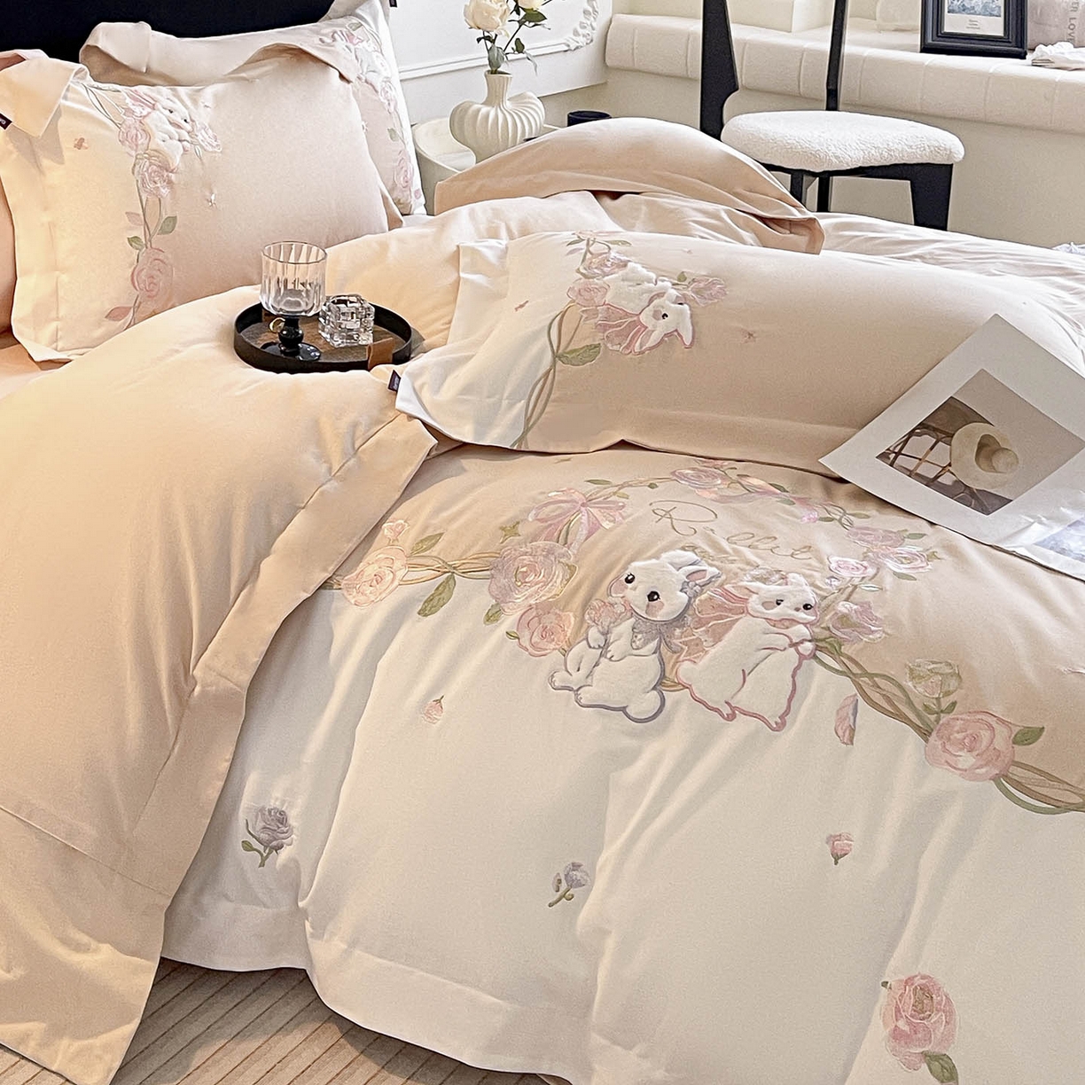 91家纺网 家纺一手货源 找家纺 乔利卡沃 2026爆款新品少女心A类100支长绒棉纯棉四件套全棉刺绣兔子被套床单床笠公主风 月汐兔-柔杏