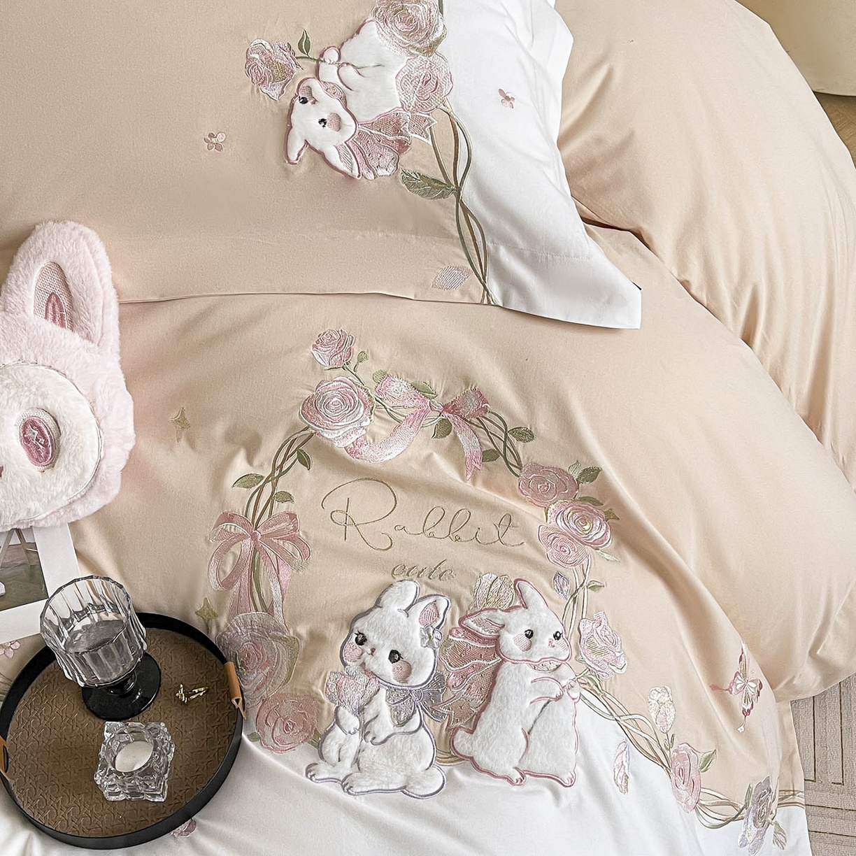 91家纺网 家纺一手货源 找家纺 乔利卡沃 2026爆款新品少女心A类100支长绒棉纯棉四件套全棉刺绣兔子被套床单床笠公主风 月汐兔-柔杏