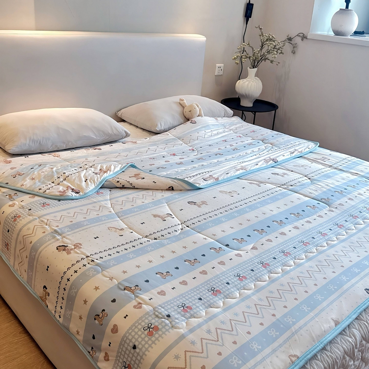 91家纺网 家纺一手货源 找家纺 兜米家居 2026春夏新款针织夏被夏凉被空调被 快乐小马