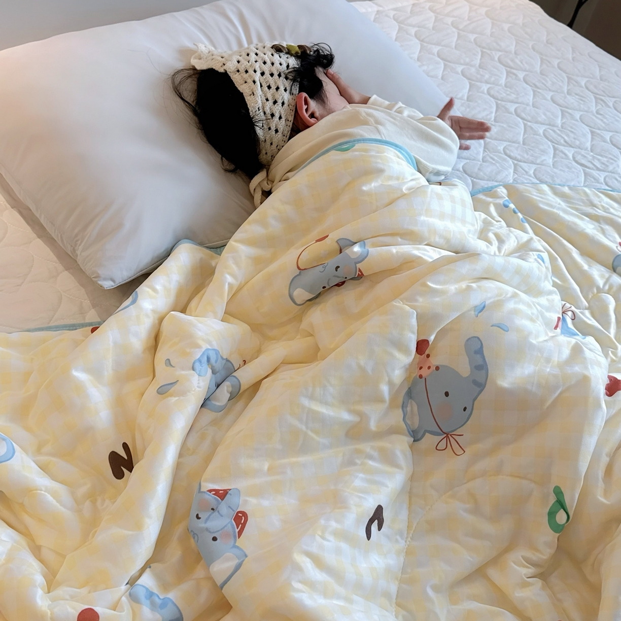 91家纺网 家纺一手货源 找家纺 兜米家居 2026春夏新款针织夏被夏凉被空调被 字母小象