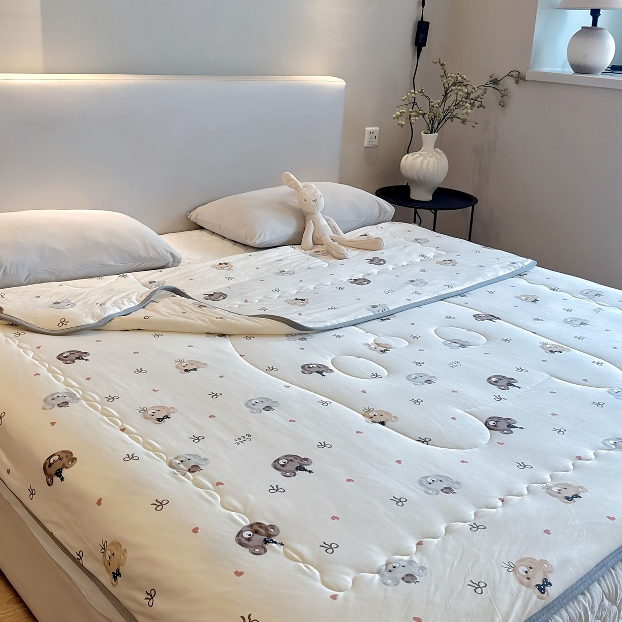 91家纺网 家纺一手货源 找家纺 兜米家居 2026春夏新款针织夏被夏凉被空调被 小熊宝宝