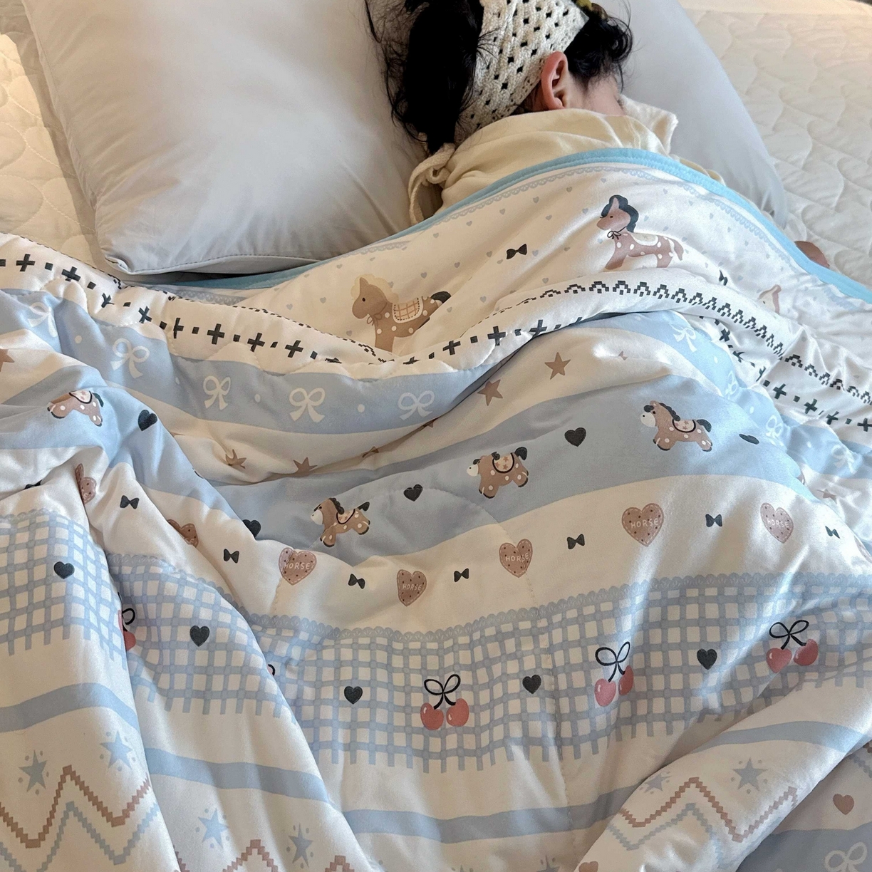 91家纺网 家纺一手货源 找家纺 兜米家居 2026春夏新款针织夏被夏凉被空调被 快乐小马