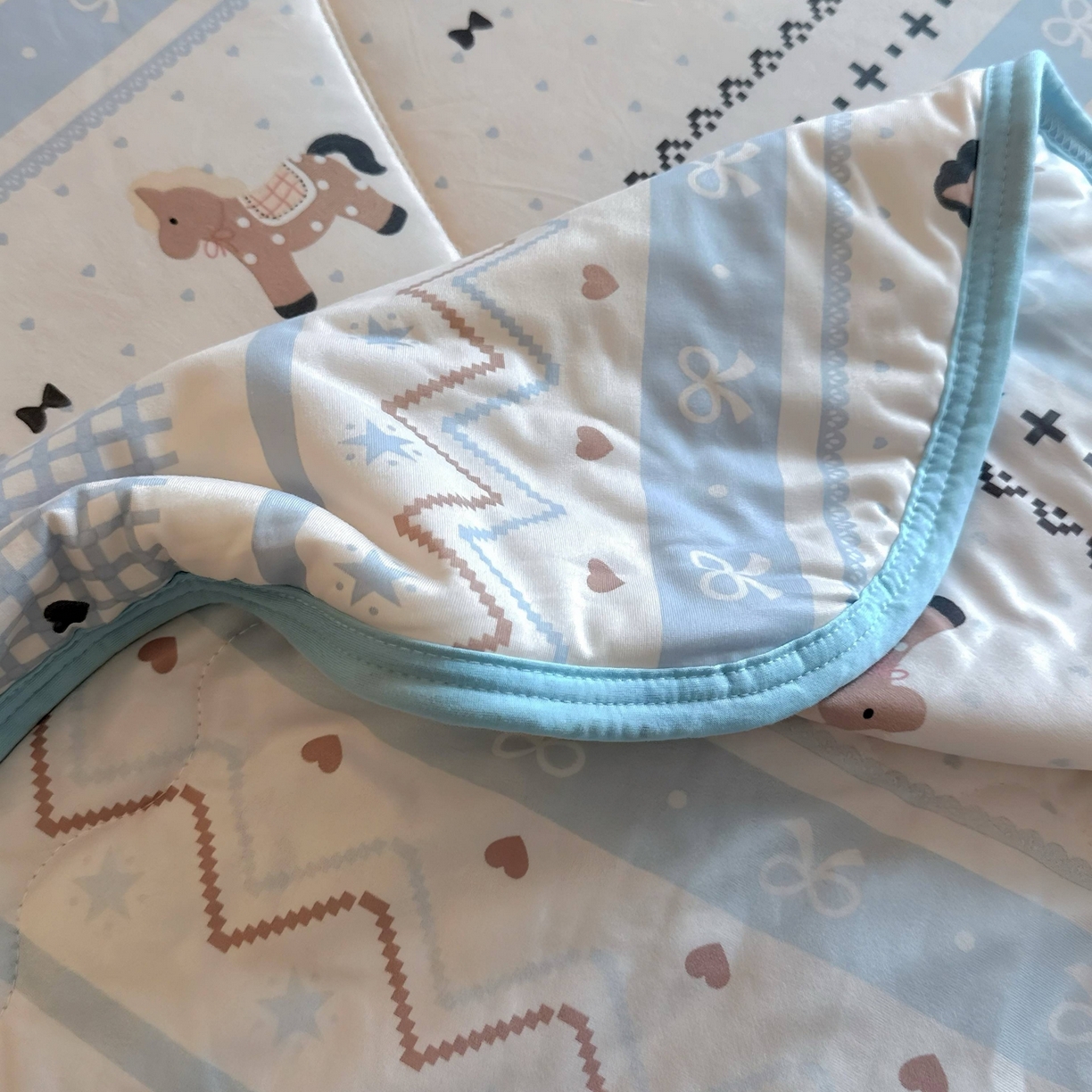 91家纺网 家纺一手货源 找家纺 兜米家居 2026春夏新款针织夏被夏凉被空调被 快乐小马