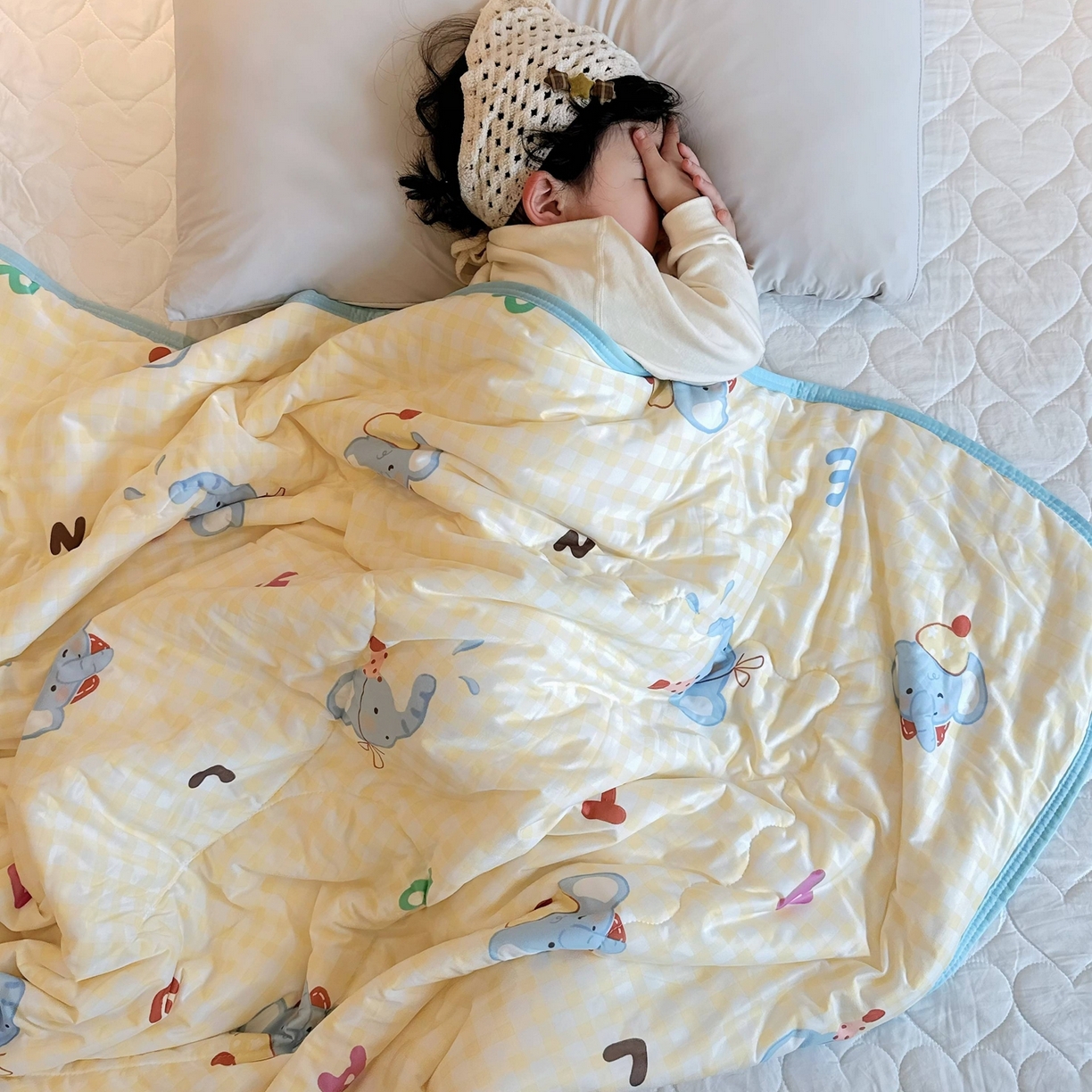 91家纺网 家纺一手货源 找家纺 兜米家居 2026春夏新款针织夏被夏凉被空调被 字母小象