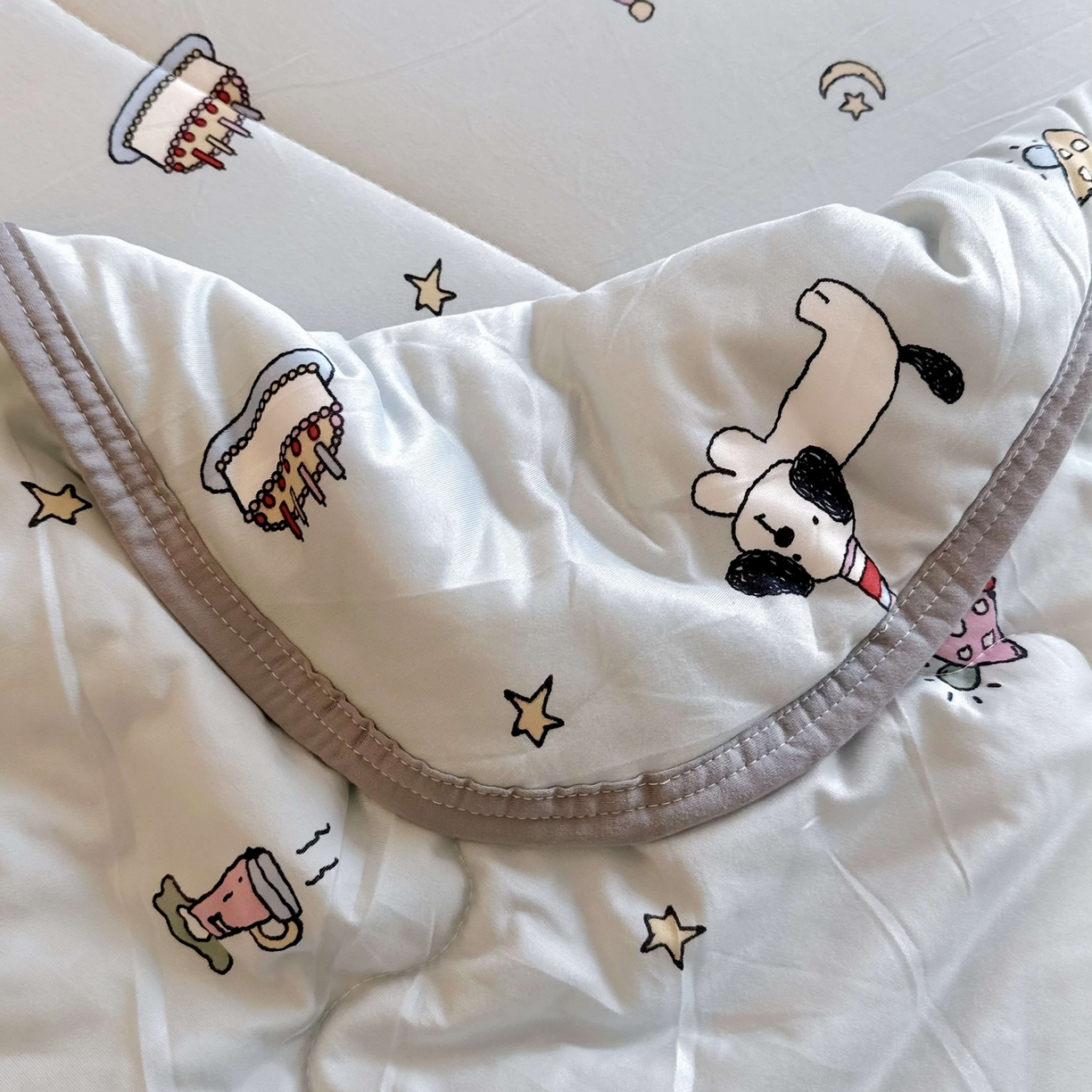 91家纺网 家纺一手货源 找家纺 兜米家居 2026春夏新款针织夏被夏凉被空调被 蛋糕腊肠狗