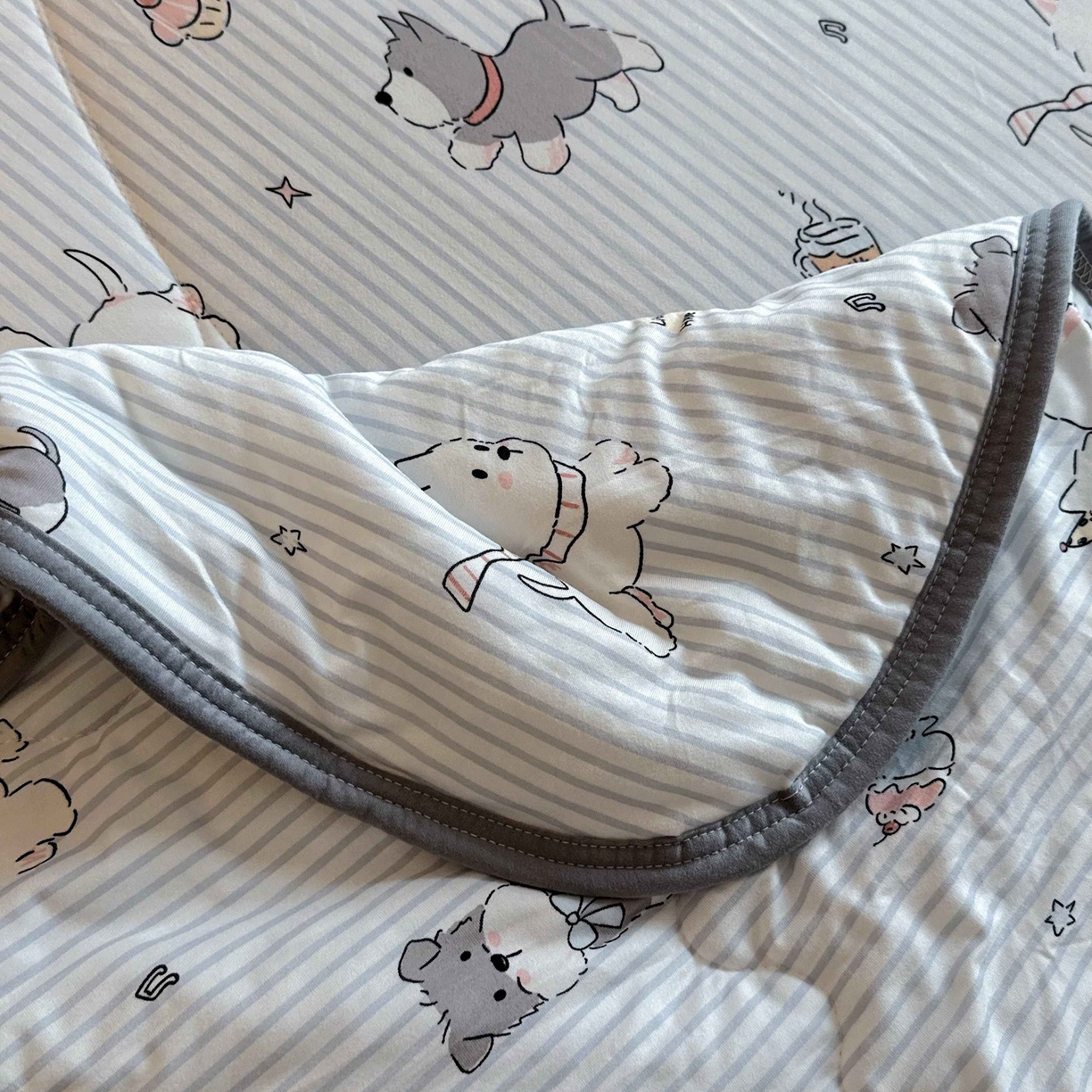 91家纺网 家纺一手货源 找家纺 兜米家居 2026春夏新款针织夏被夏凉被空调被 调皮小狗