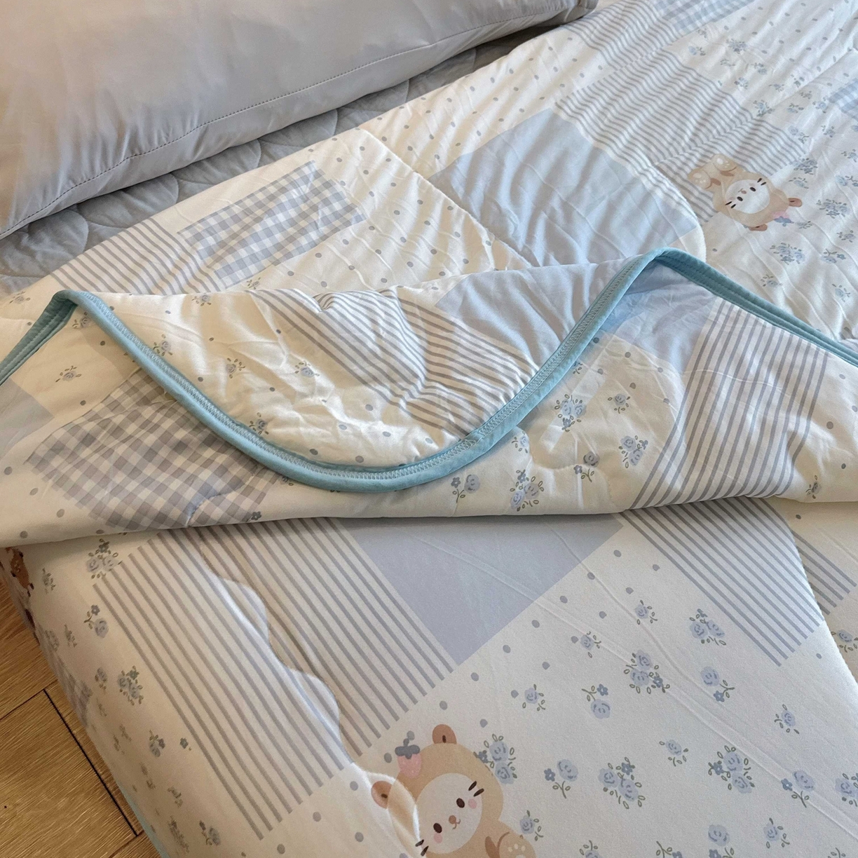 91家纺网 家纺一手货源 找家纺 兜米家居 2026春夏新款针织夏被夏凉被空调被 萌宠乐园