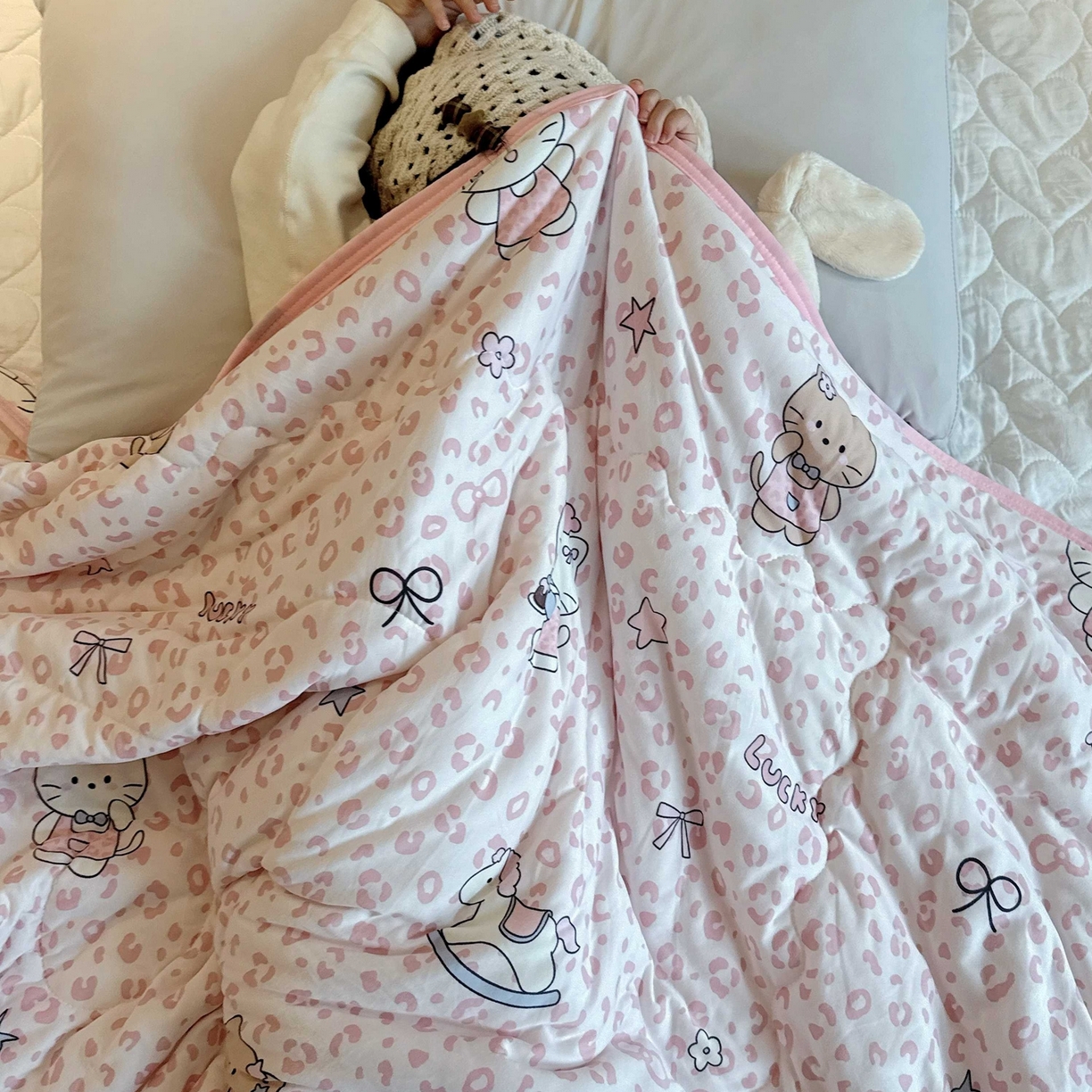 91家纺网 家纺一手货源 找家纺 兜米家居 2026春夏新款针织夏被夏凉被空调被 豹纹猫咪