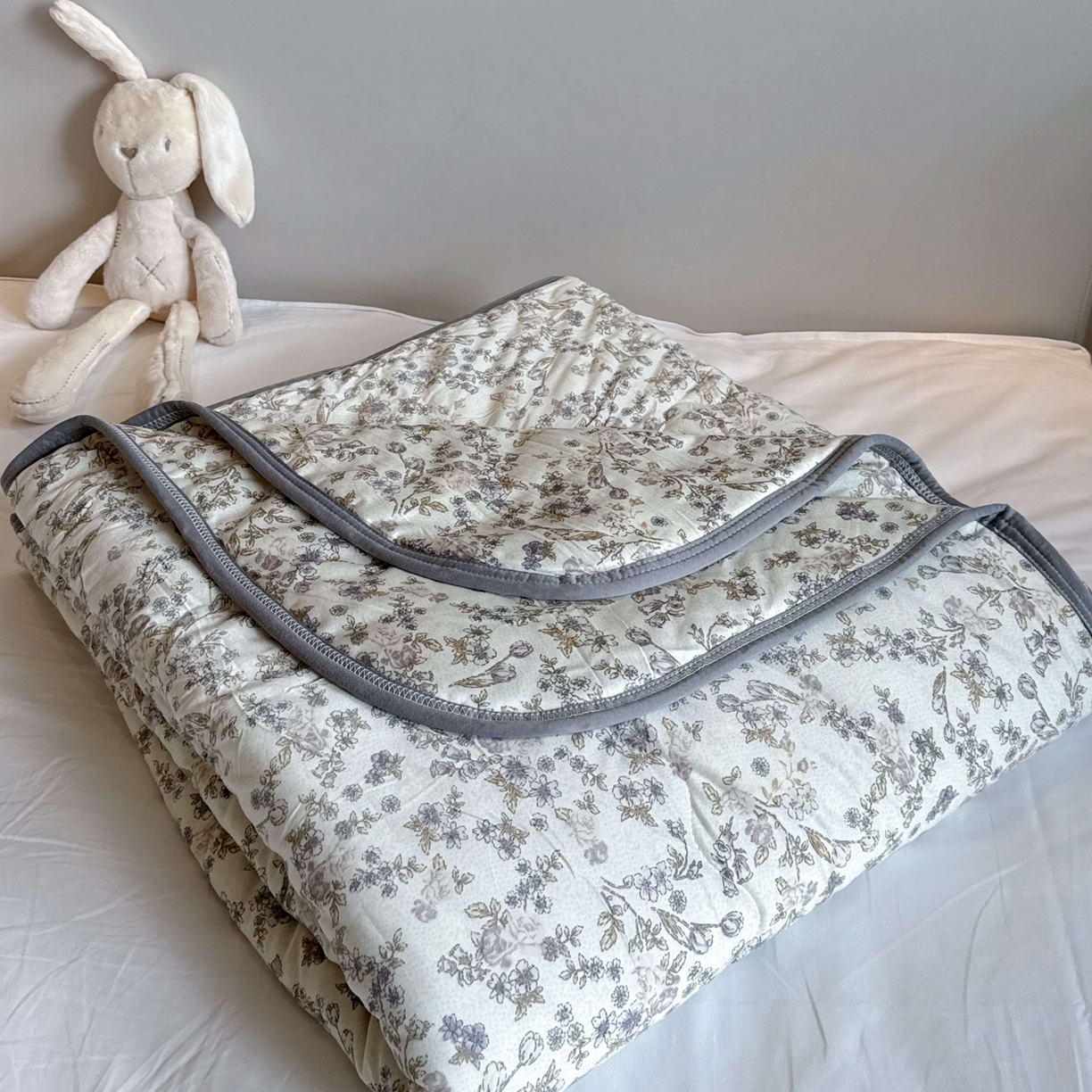 91家纺网 家纺一手货源 找家纺 兜米家居 2026春夏新款针织夏被夏凉被空调被 花曦