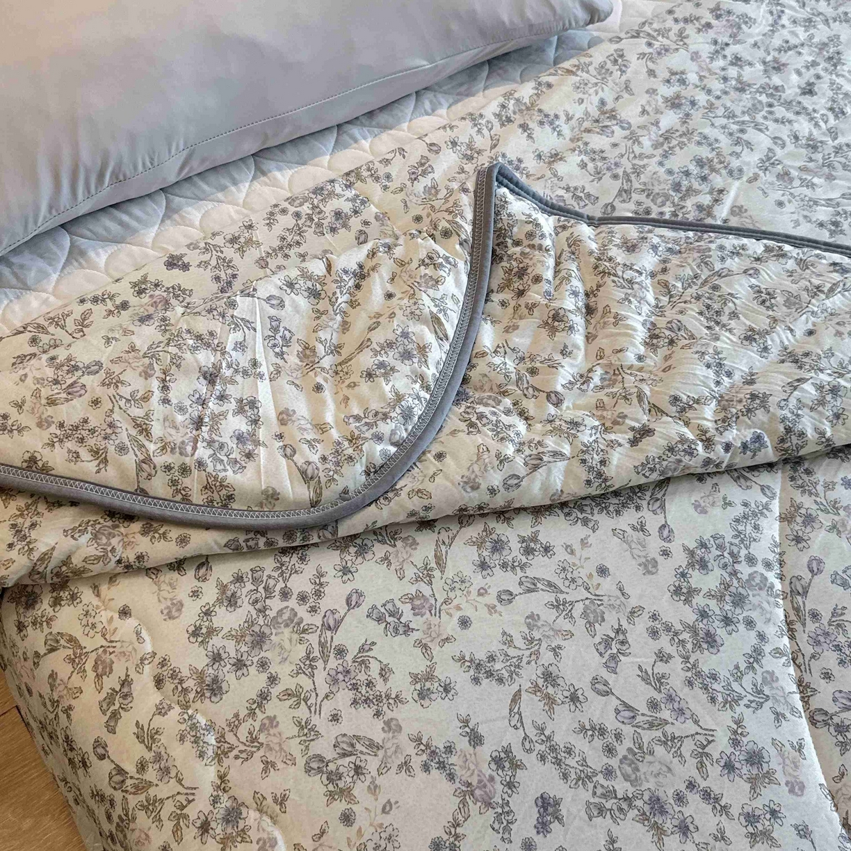 91家纺网 家纺一手货源 找家纺 兜米家居 2026春夏新款针织夏被夏凉被空调被 花曦