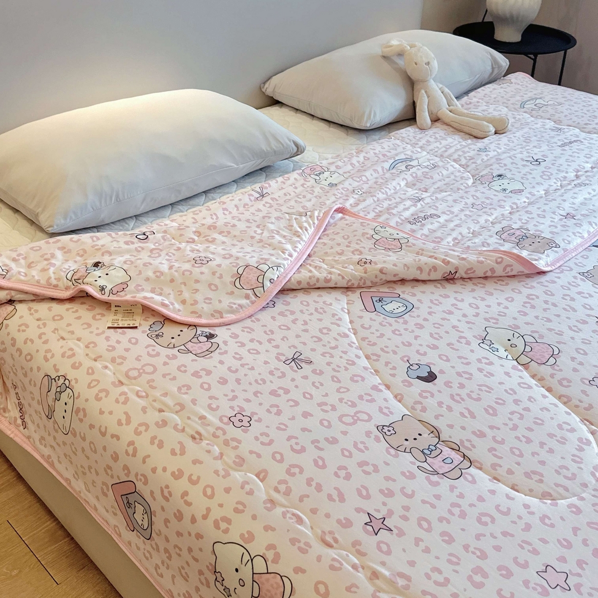 91家纺网 家纺一手货源 找家纺 兜米家居 2026春夏新款针织夏被夏凉被空调被 豹纹猫咪