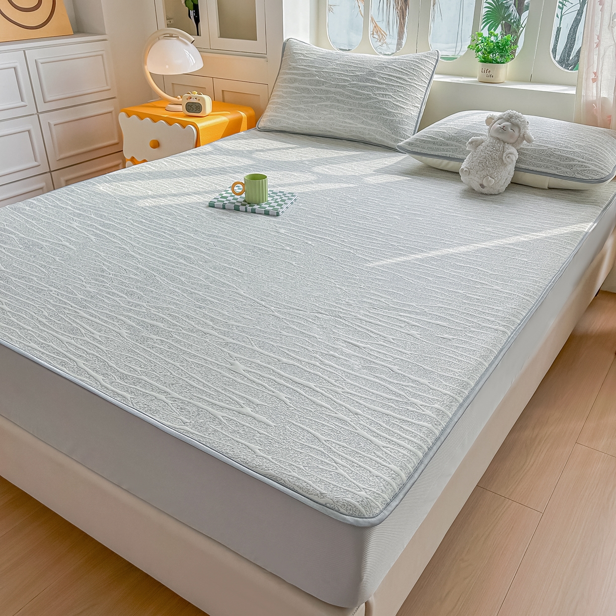 91家纺网 家纺一手货源 找家纺 （总）小萌虎  2026年新款乙纶PE提花冰豆豆凉席床笠款卡通