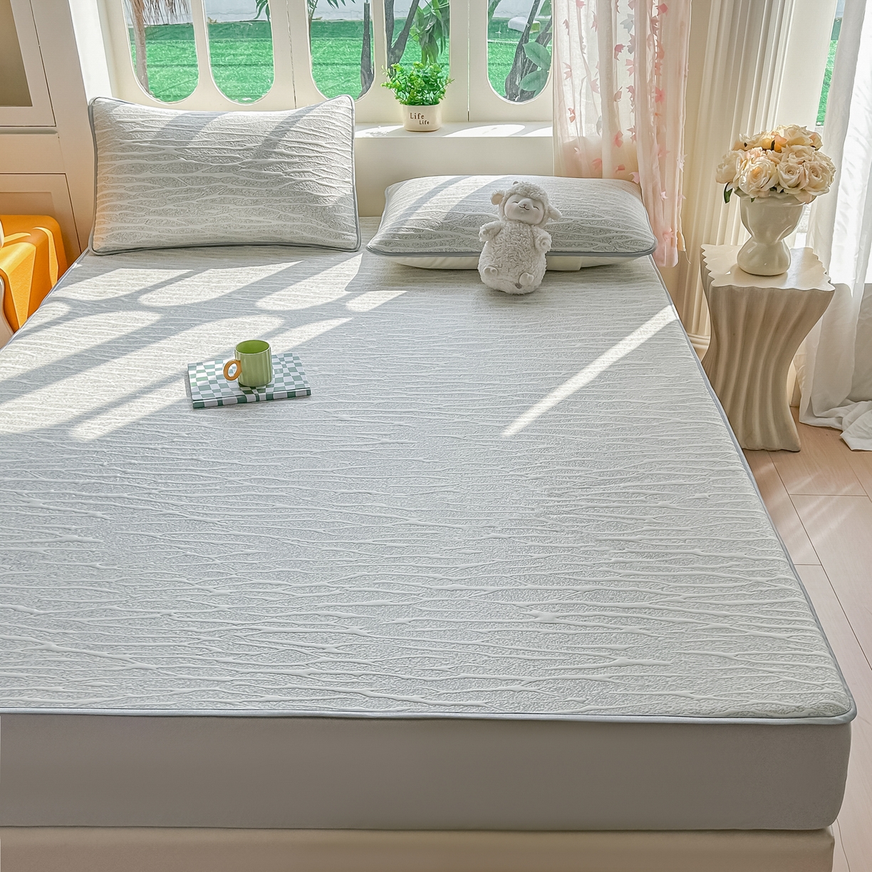 91家纺网 家纺一手货源 找家纺 （总）小萌虎  2026年新款乙纶PE提花冰豆豆凉席床笠款卡通