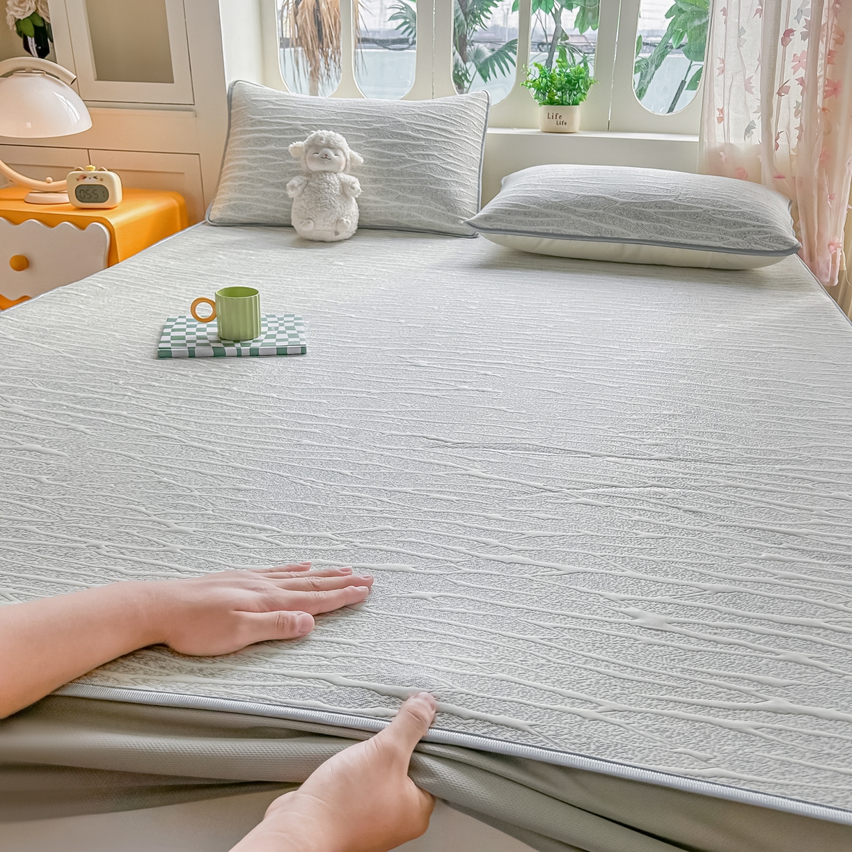 91家纺网 家纺一手货源 找家纺 （总）小萌虎  2026年新款乙纶PE提花冰豆豆凉席床笠款卡通