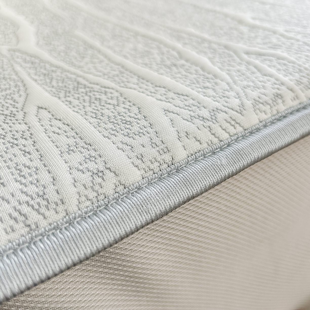 91家纺网 家纺一手货源 找家纺 （总）小萌虎  2026年新款乙纶PE提花冰豆豆凉席床笠款卡通