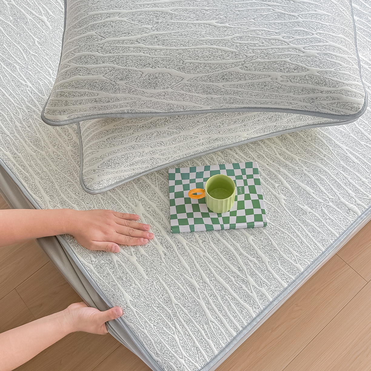 91家纺网 家纺一手货源 找家纺 （总）小萌虎  2026年新款乙纶PE提花冰豆豆凉席床笠款卡通