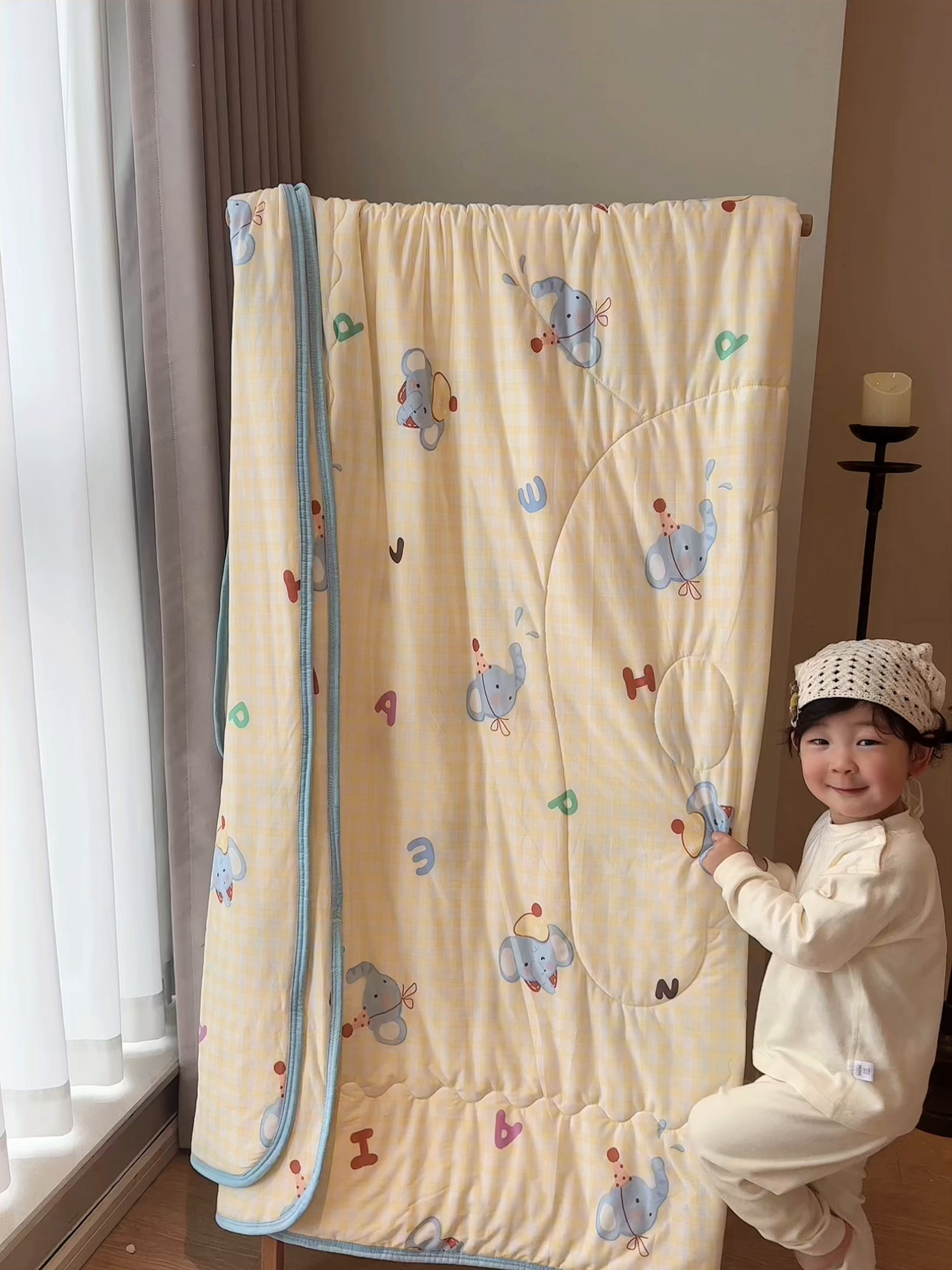 91家纺网 家纺一手货源 找家纺 兜米家居 2026春夏新款针织夏被夏凉被空调被 字母小象