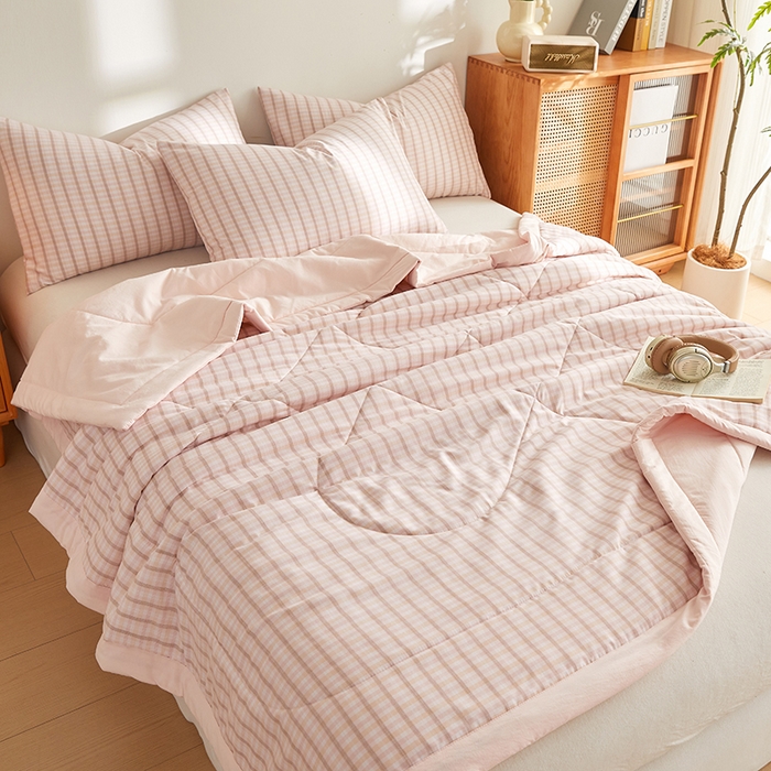 91家纺网 家纺一手货源 找家纺 海洋家纺 2026新款100%新疆棉花印花夏被亲肤仿棉夏凉被纯手包边空调被薄被子 贝拉 粉