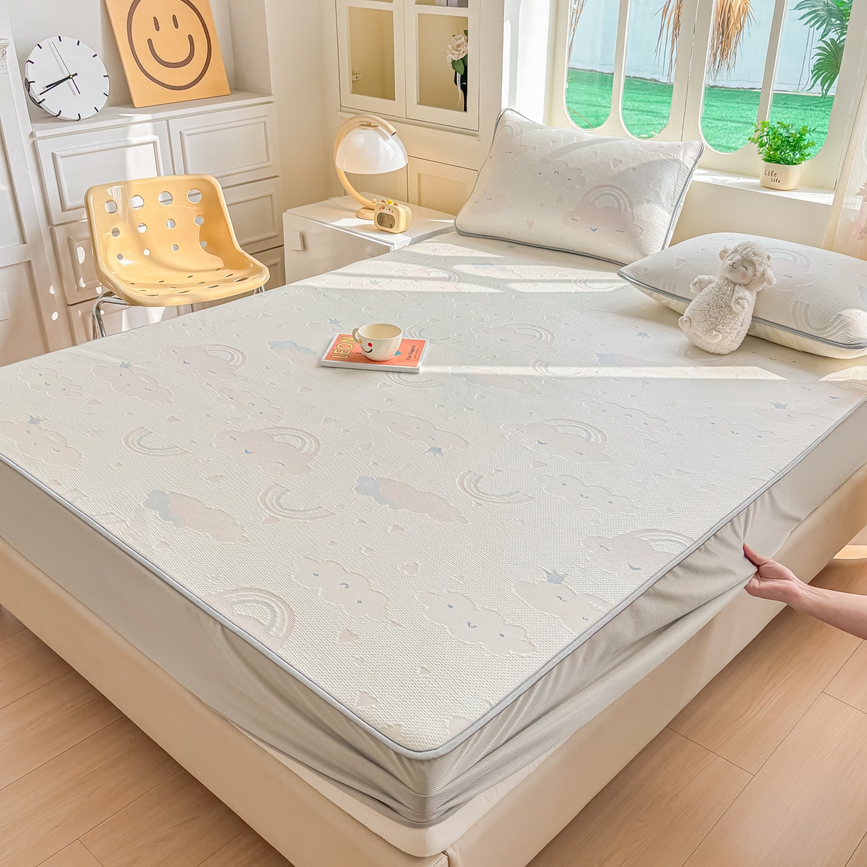 91家纺网 家纺一手货源 找家纺 小萌虎  2026年新款乙纶PE提花冰豆豆凉席床笠款卡通 彩虹粉