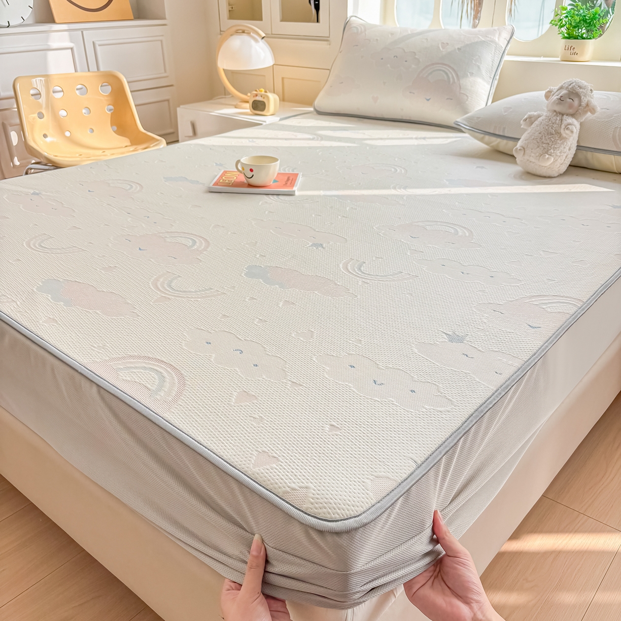 91家纺网 家纺一手货源 找家纺 小萌虎  2026年新款乙纶PE提花冰豆豆凉席床笠款卡通 彩虹粉