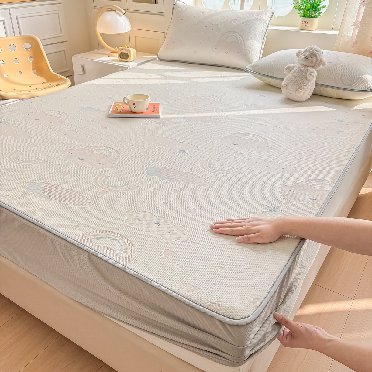 91家纺网 家纺一手货源 找家纺 小萌虎  2026年新款乙纶PE提花冰豆豆凉席床笠款卡通 彩虹粉